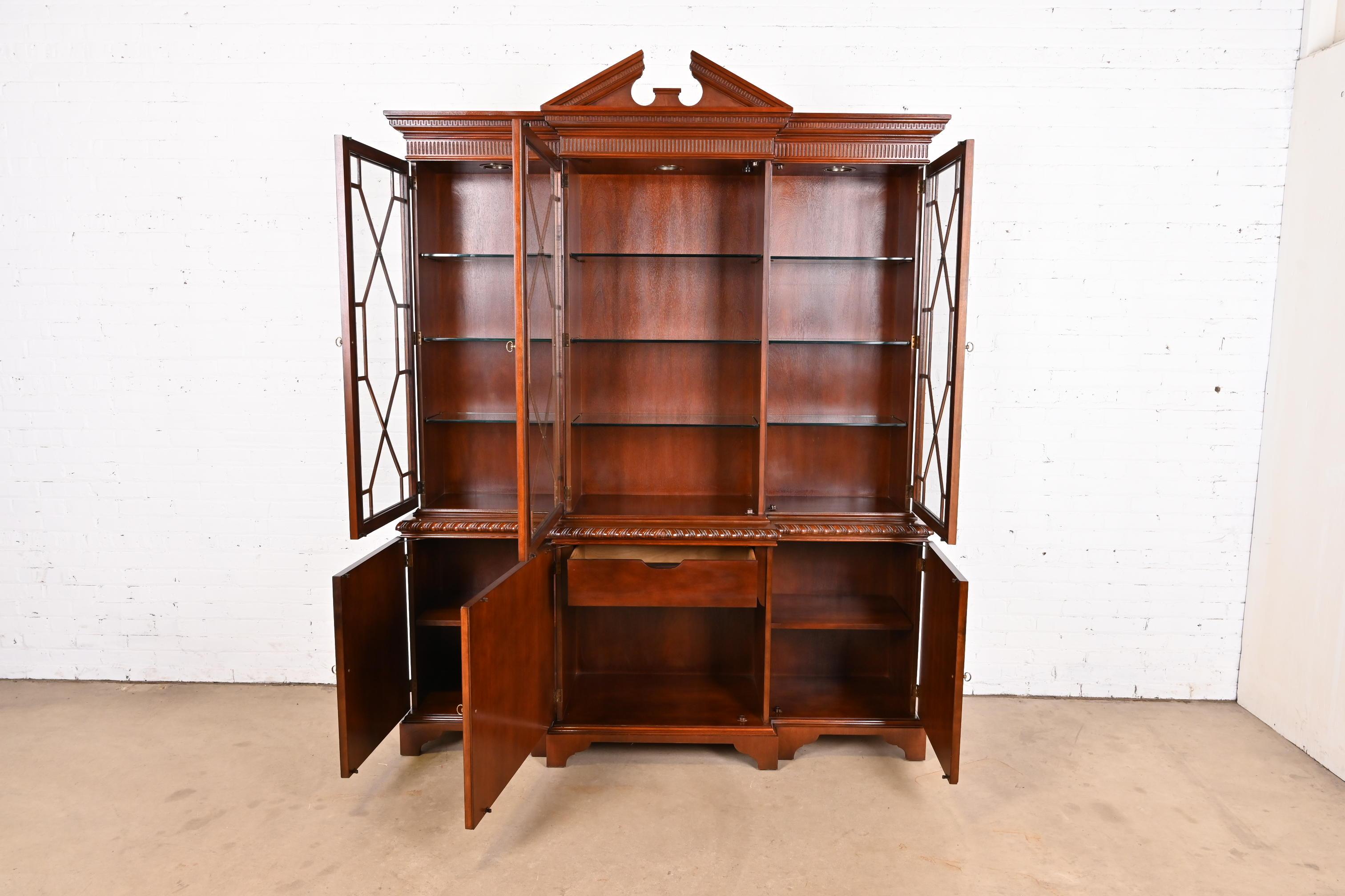 Mueble Baker Librería histórica Charleston de caoba con frente de separación siglo XX en venta