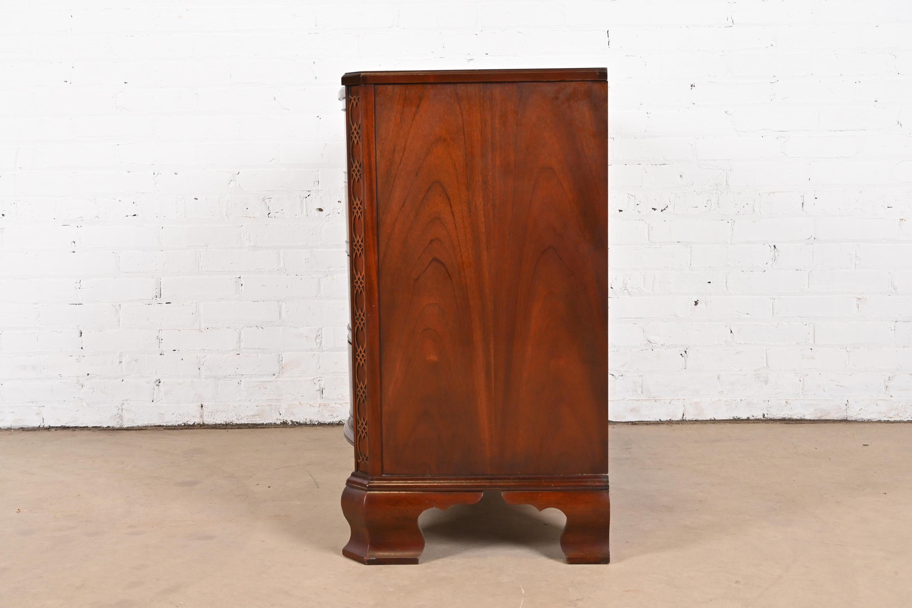 Baker Furniture Historic Charleston Chippendale Mahogany Serpentine Dresser For Sale 5