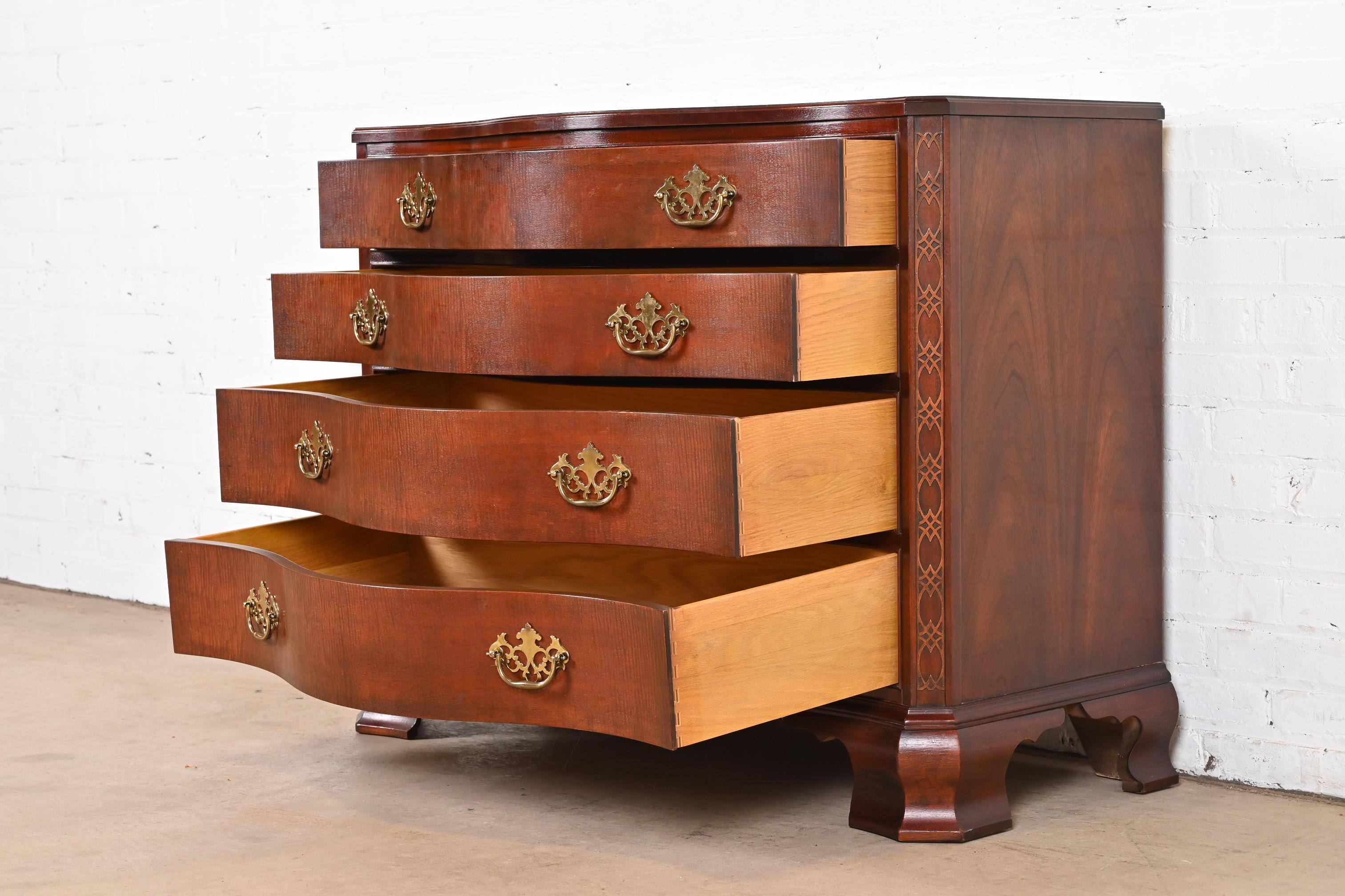 Baker Furniture Historic Charleston Chippendale Mahogany Serpentine Dresser For Sale 3