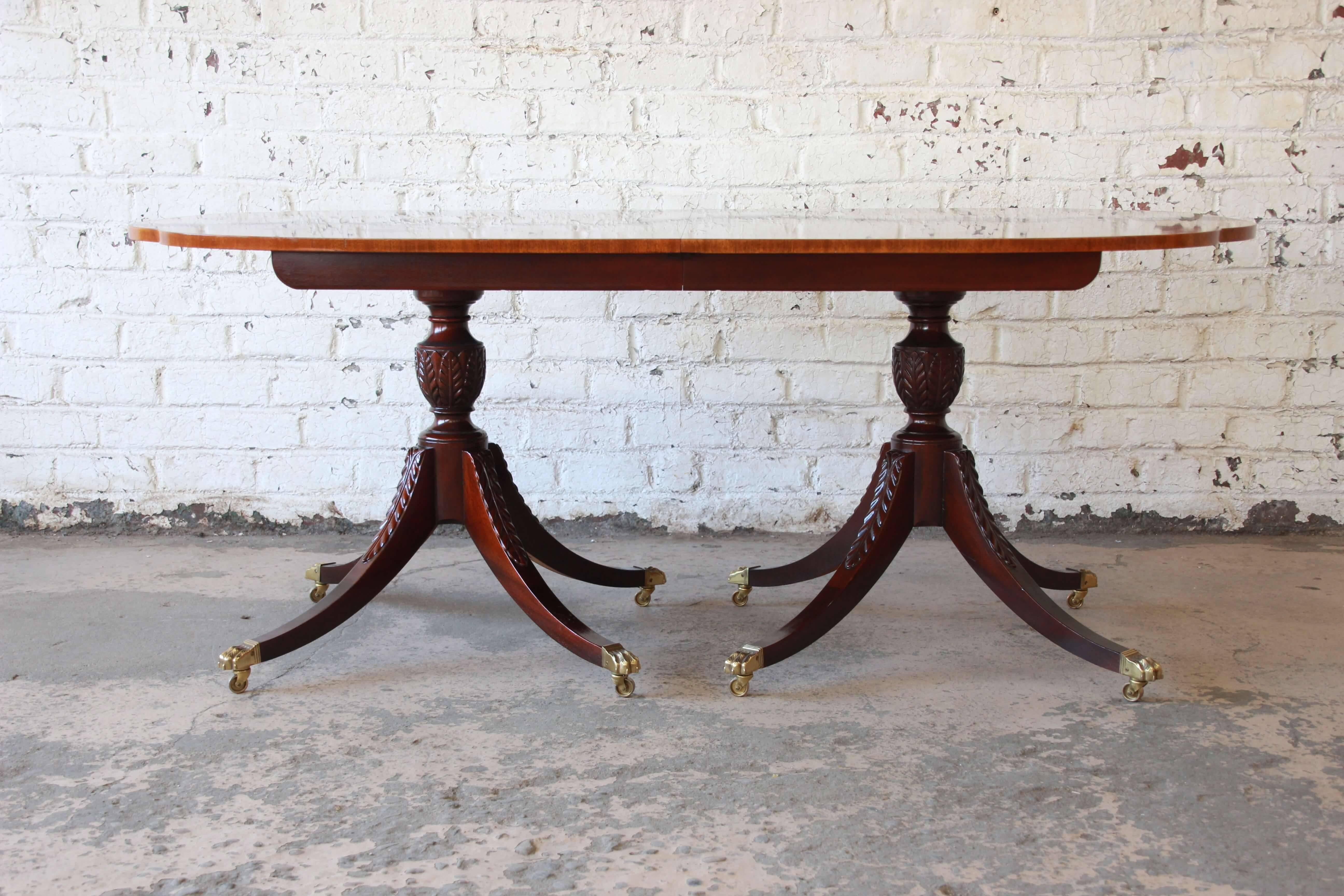 Baker Furniture Historic Charleston Collection Banded Mahogany Dining Table In Good Condition In South Bend, IN