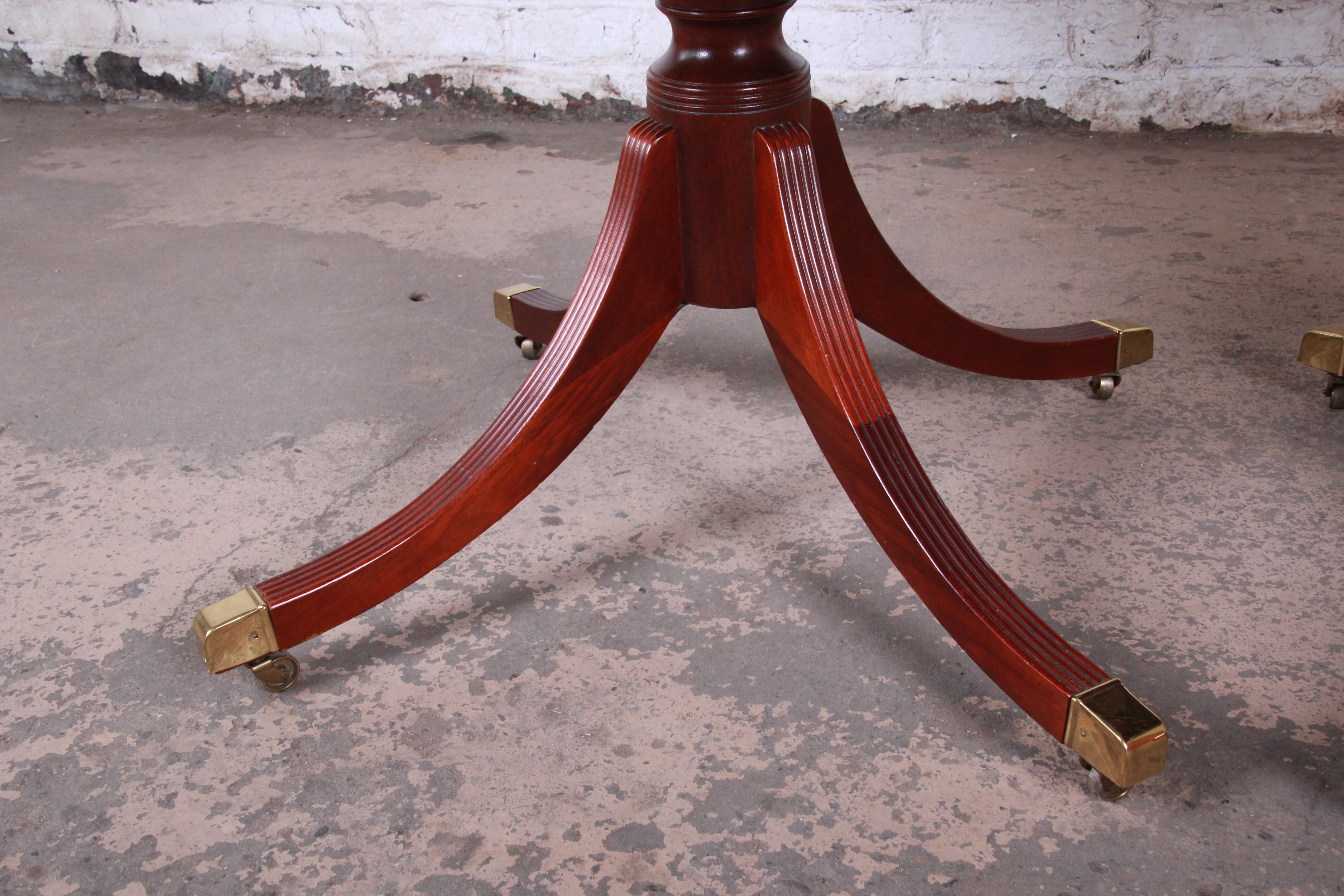 Baker Furniture Historic Charleston Collection Mahogany Extension Dining Table In Good Condition In South Bend, IN