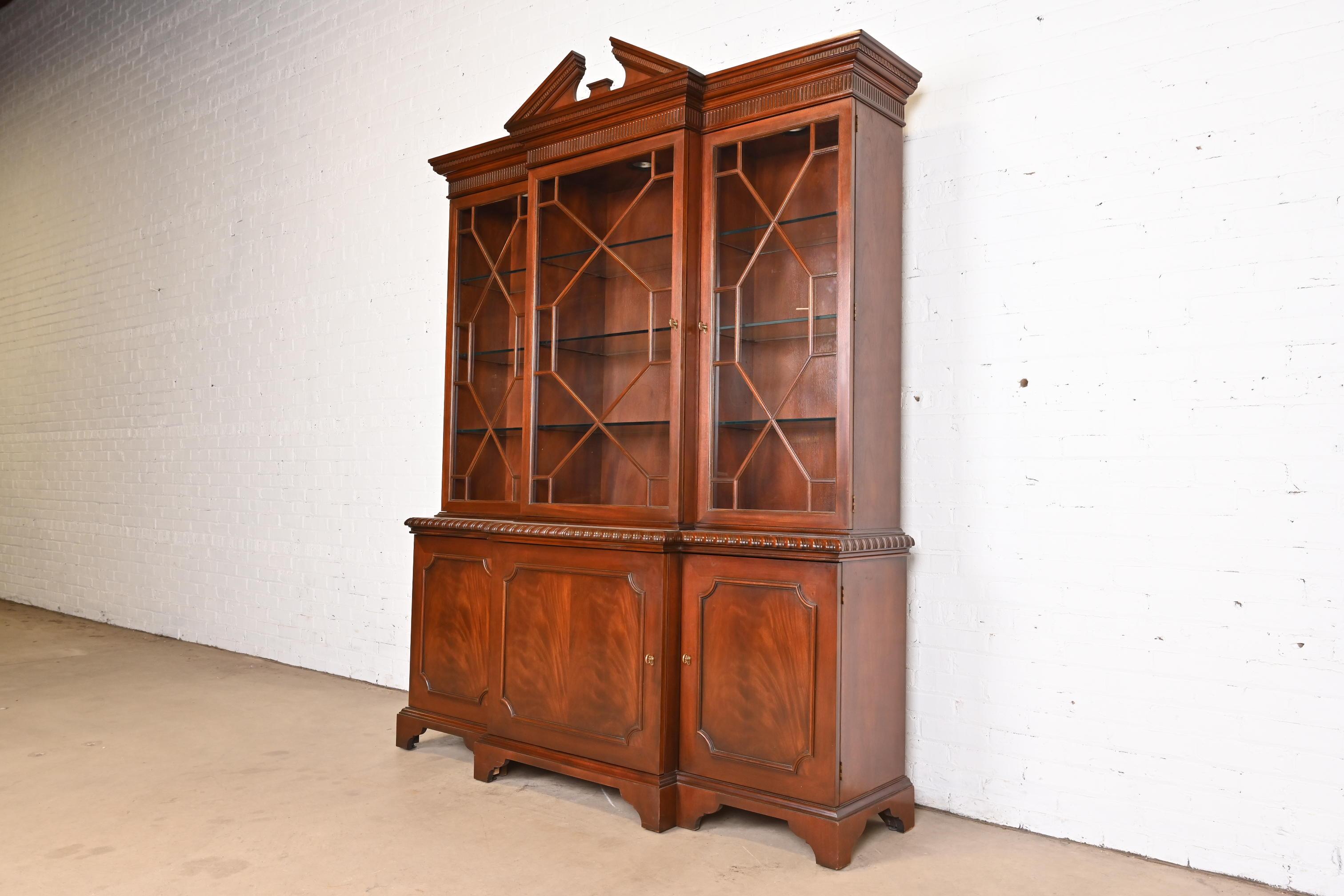Georgian Baker Furniture Historic Charleston Flame Mahogany Breakfront Bookcase Cabinet For Sale