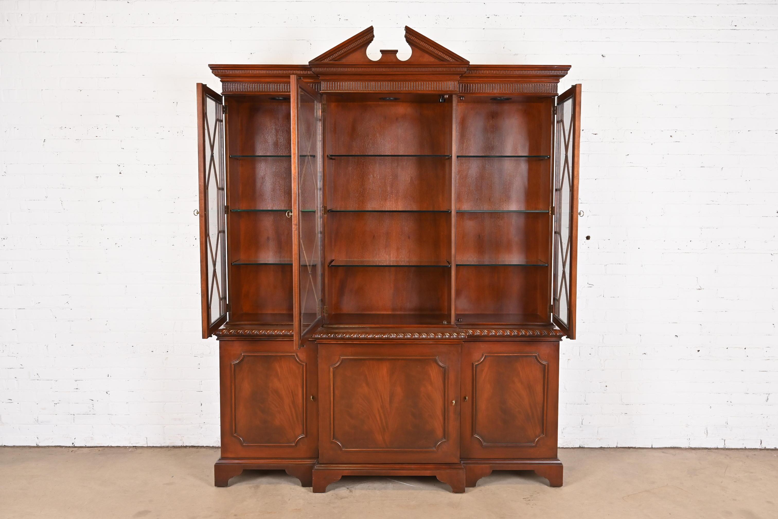 Baker Furniture Historic Charleston Flame Mahogany Breakfront Bookcase Cabinet In Good Condition For Sale In South Bend, IN