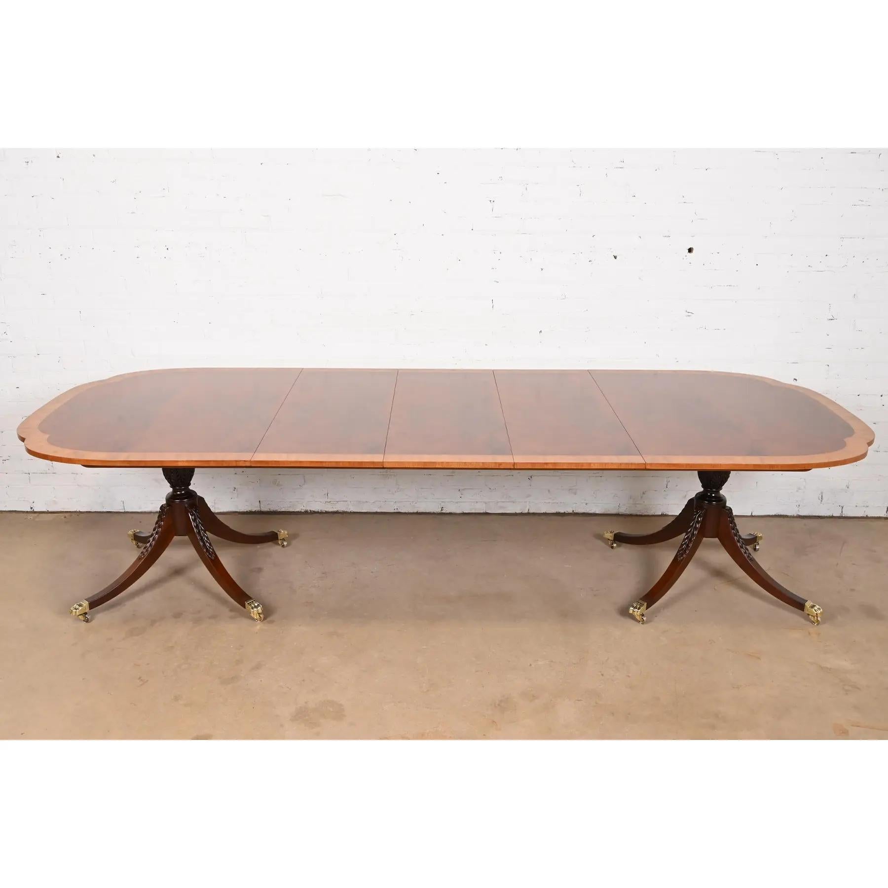 Georgiano Tavolo da pranzo Baker Furniture Historic Charleston Georgian Banded Flame Mahogany