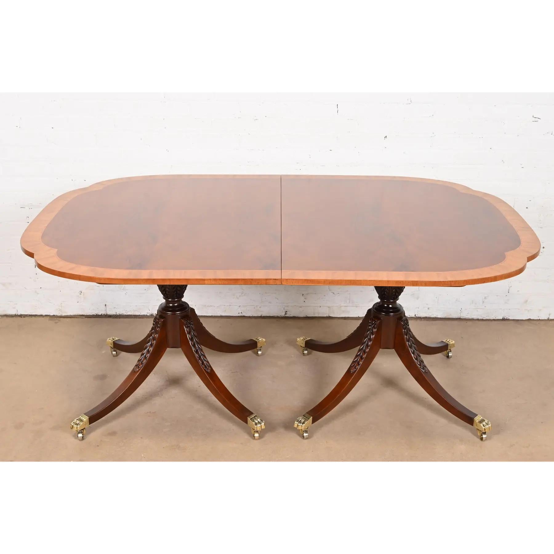 Tavolo da pranzo Baker Furniture Historic Charleston Georgian Banded Flame Mahogany 1