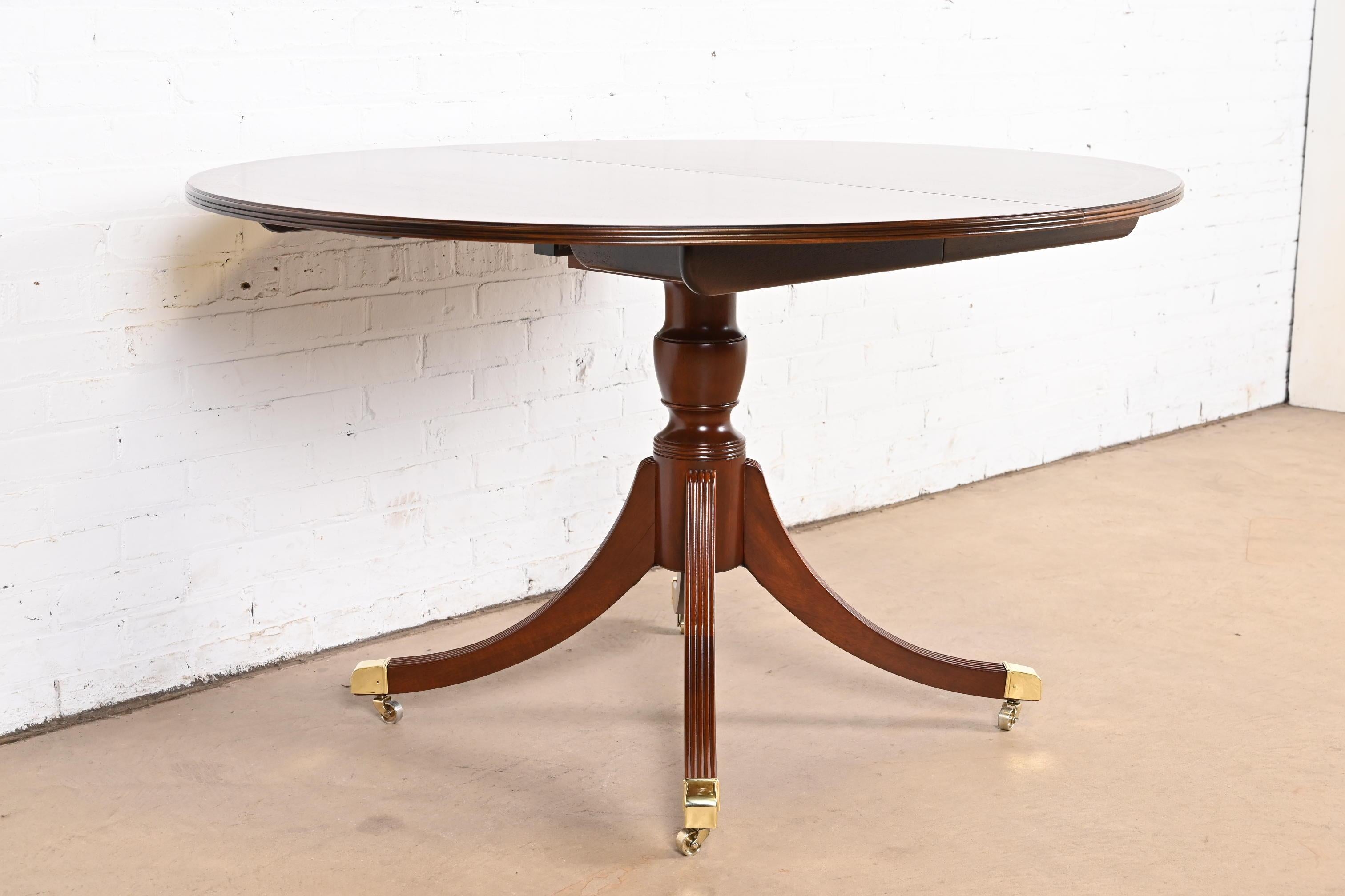 Baker Furniture Mesa de comedor histórica de caoba georgiana con bandas de Charleston en Bueno estado para la venta en South Bend, IN