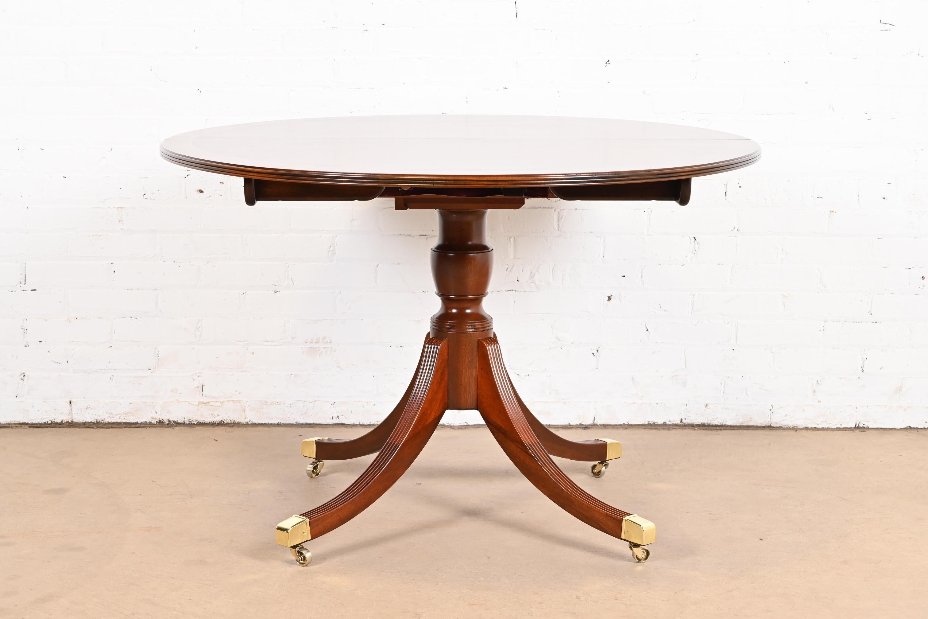 Baker Furniture Mesa de comedor histórica de caoba georgiana con bandas de Charleston en venta 2