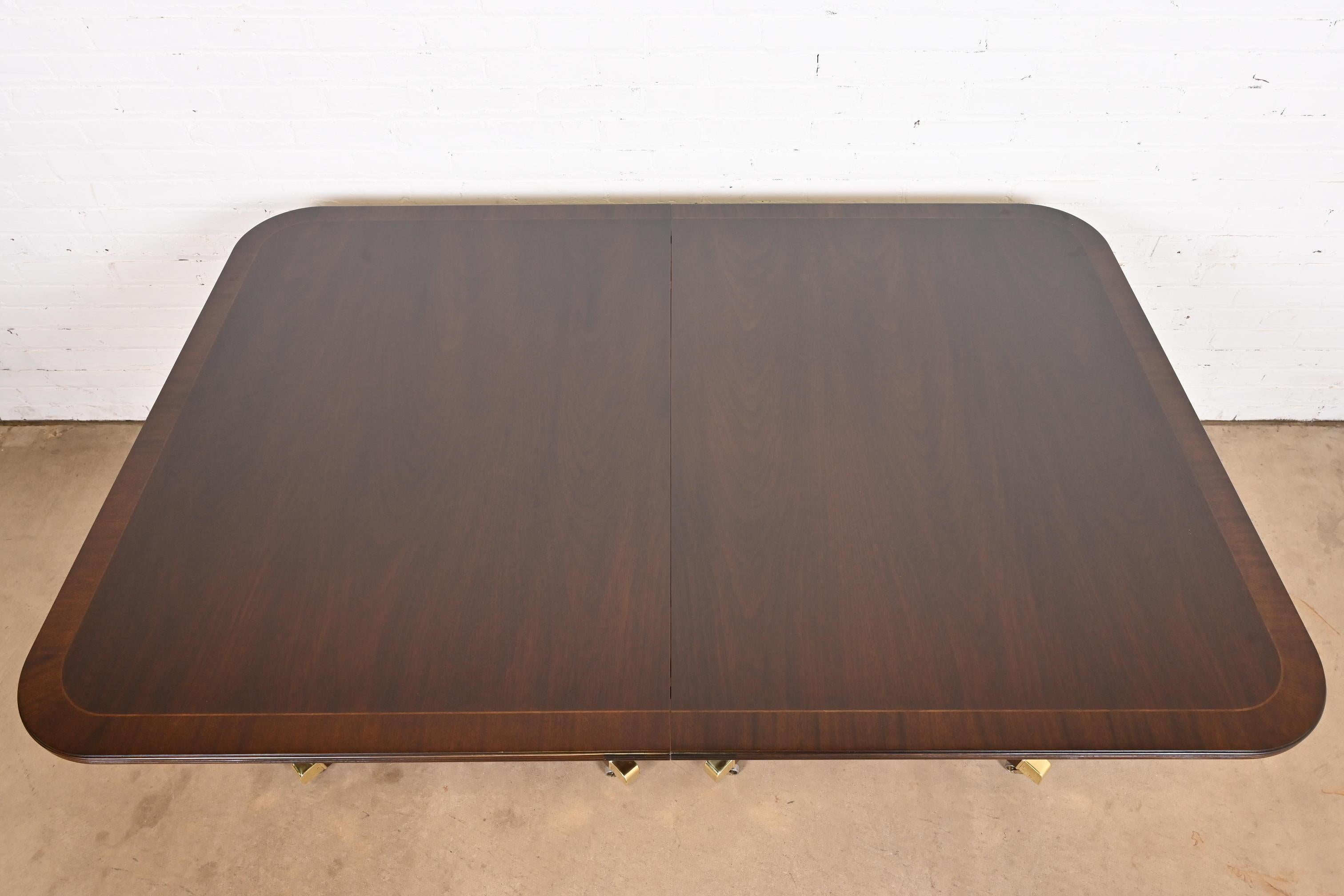 Baker Furniture Historic Charleston Georgian Banded Mahogany Pedestal Table (table à piédestal) 3
