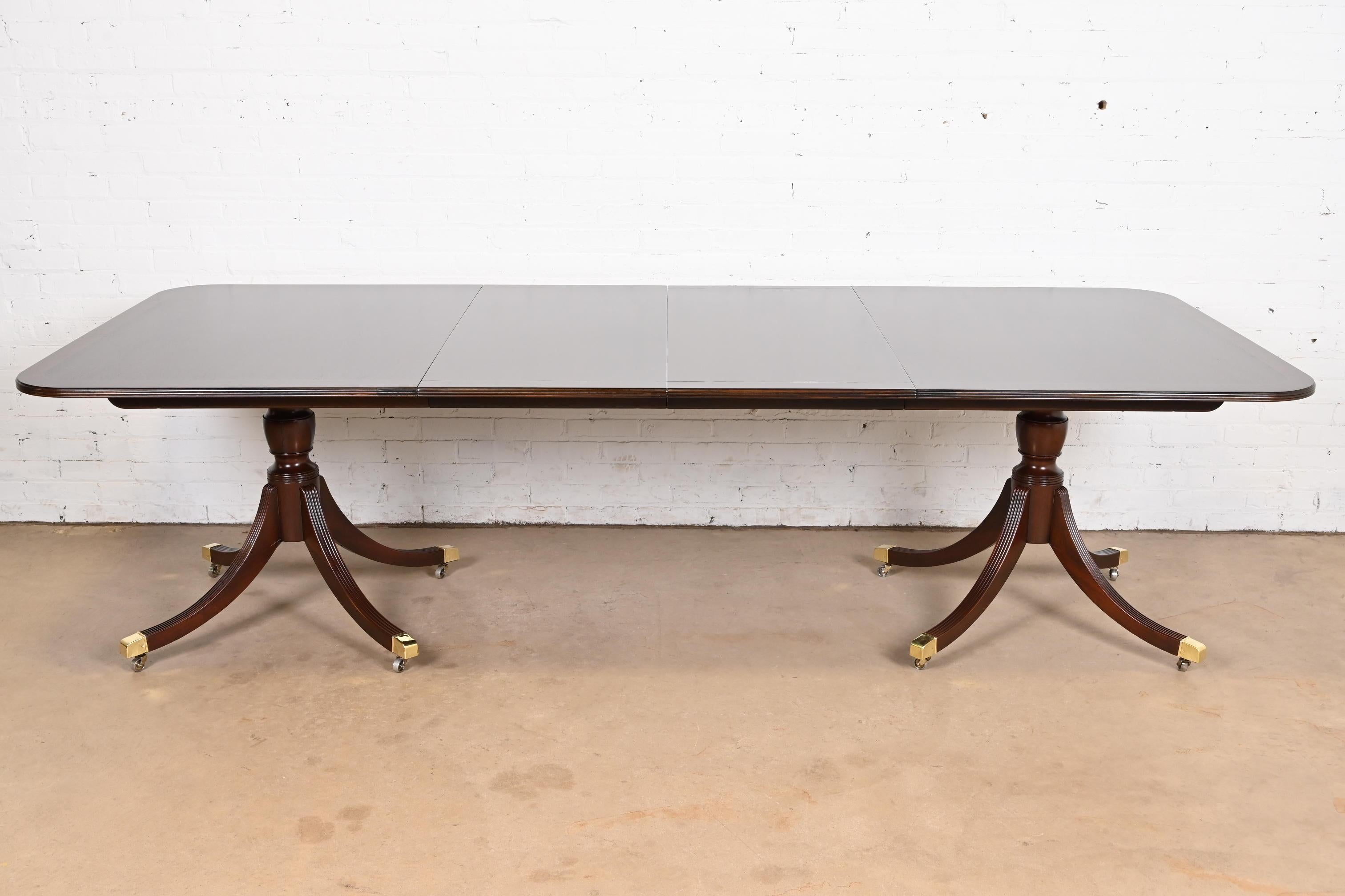 Georgien Baker Furniture Historic Charleston Georgian Banded Mahogany Pedestal Table (table à piédestal)