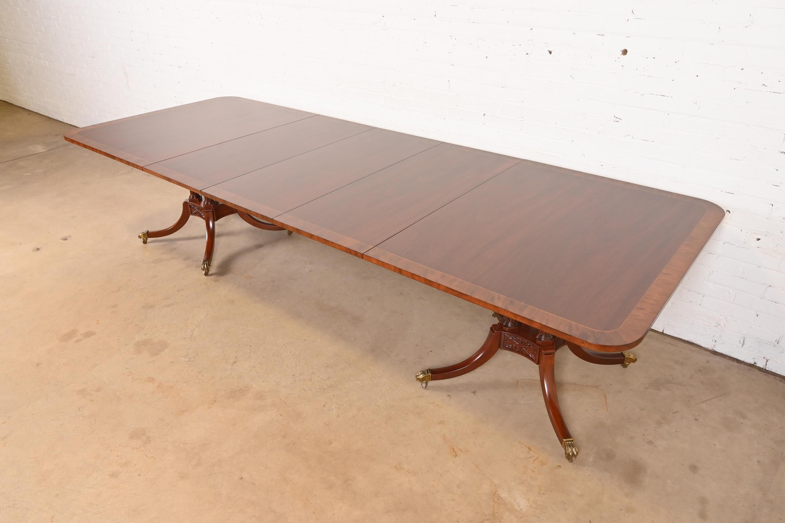 Américain Baker Furniture Historic Charleston Georgian Banded Mahogany Table, Refinished en vente