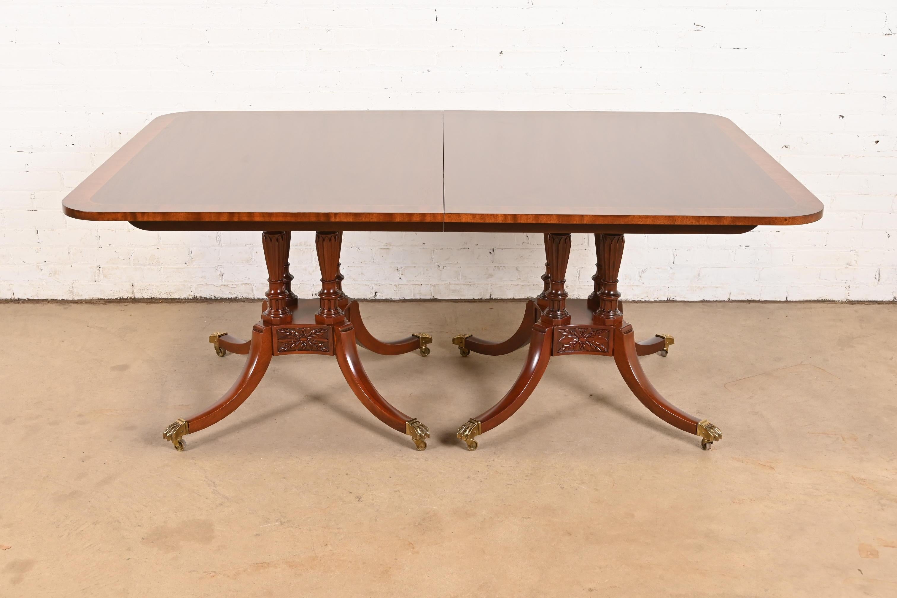 Baker Furniture Historic Charleston Georgian Banded Mahogany Table, Refinished en vente 1
