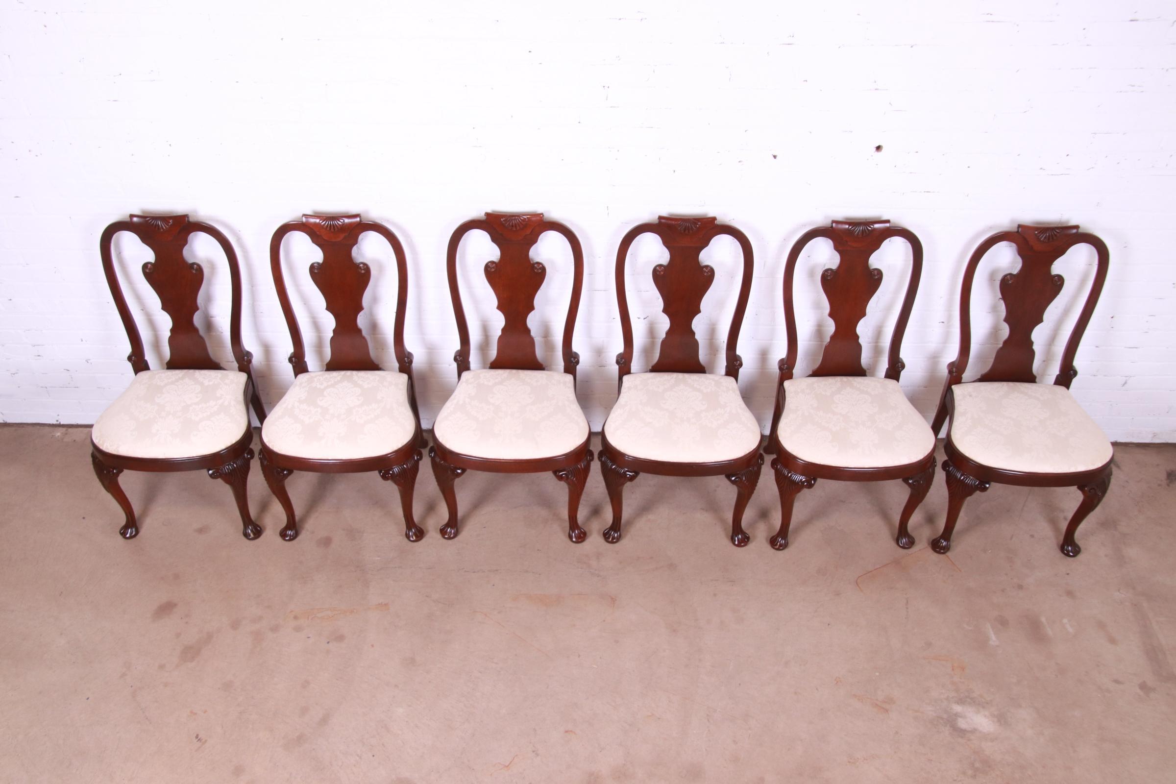 Baker Furniture Historic Charleston Georgian Carved Mahogany Dining Chairs, Six In Good Condition In South Bend, IN