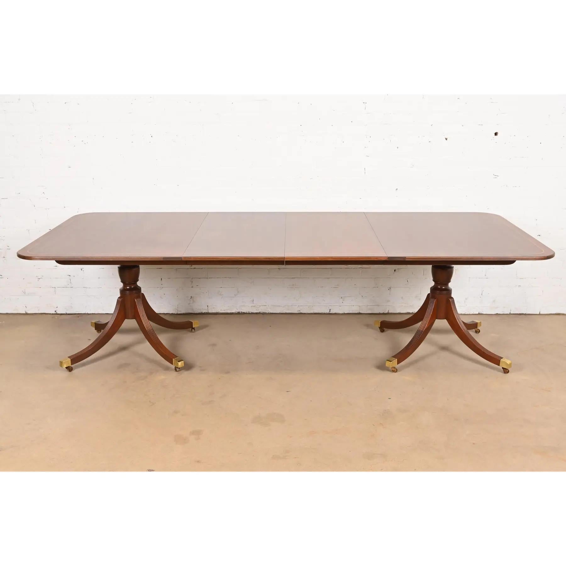 Baker Furniture Historic Charleston Georgian Dining Table, Newly Refinished In Good Condition For Sale In South Bend, IN