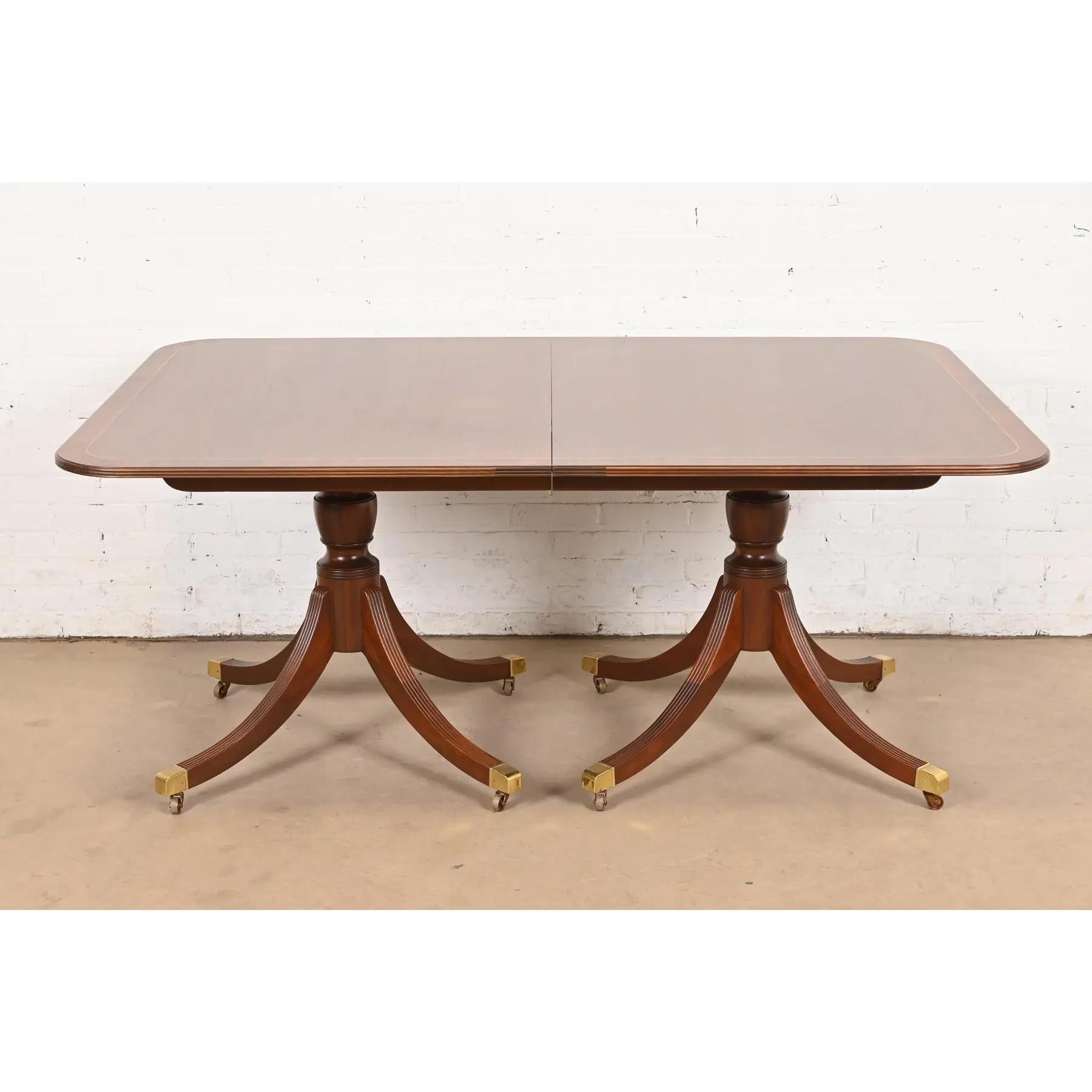 Baker Furniture Historic Charleston Georgian Dining Table, Newly Refinished For Sale 1