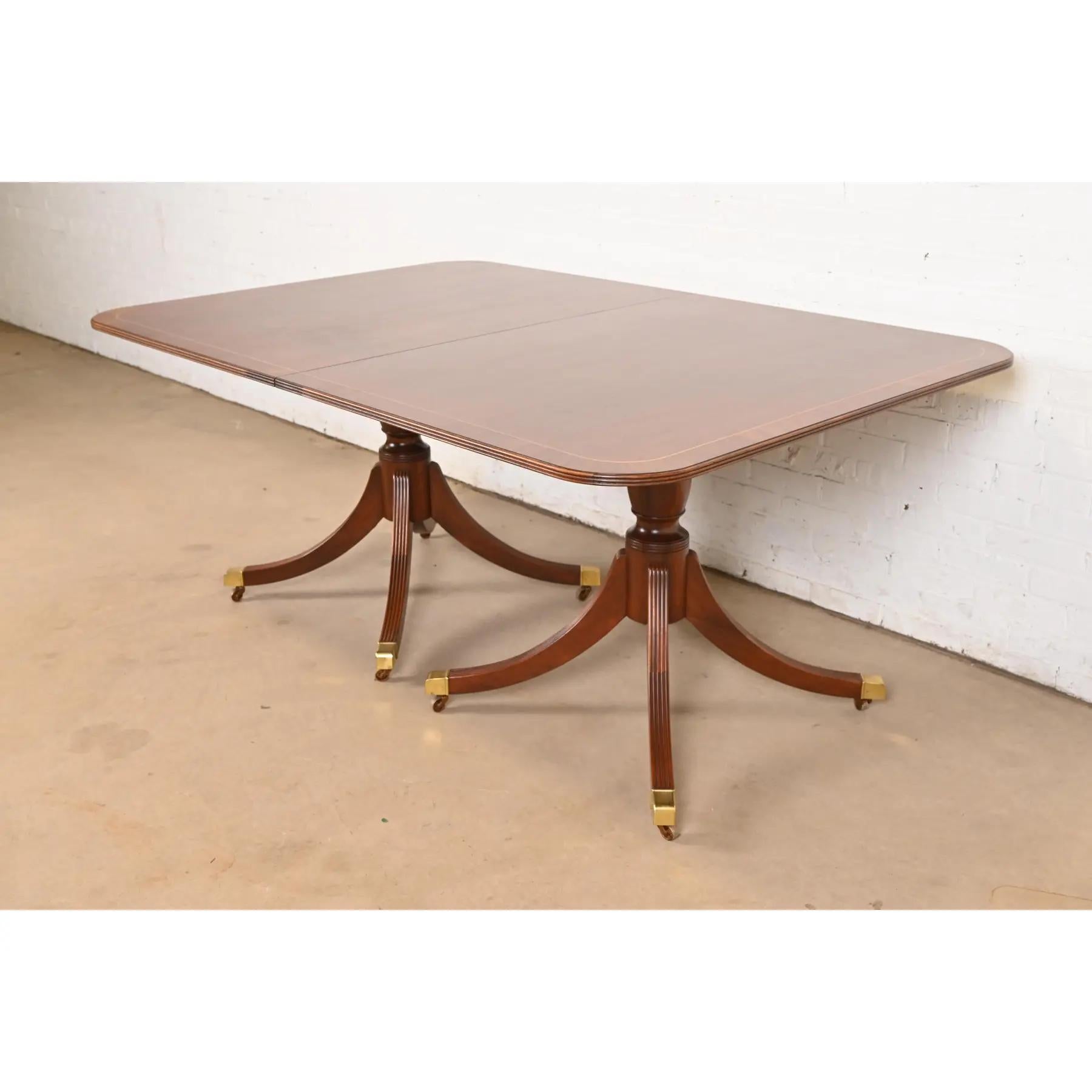 Baker Furniture Historic Charleston Georgian Dining Table, Newly Refinished For Sale 2