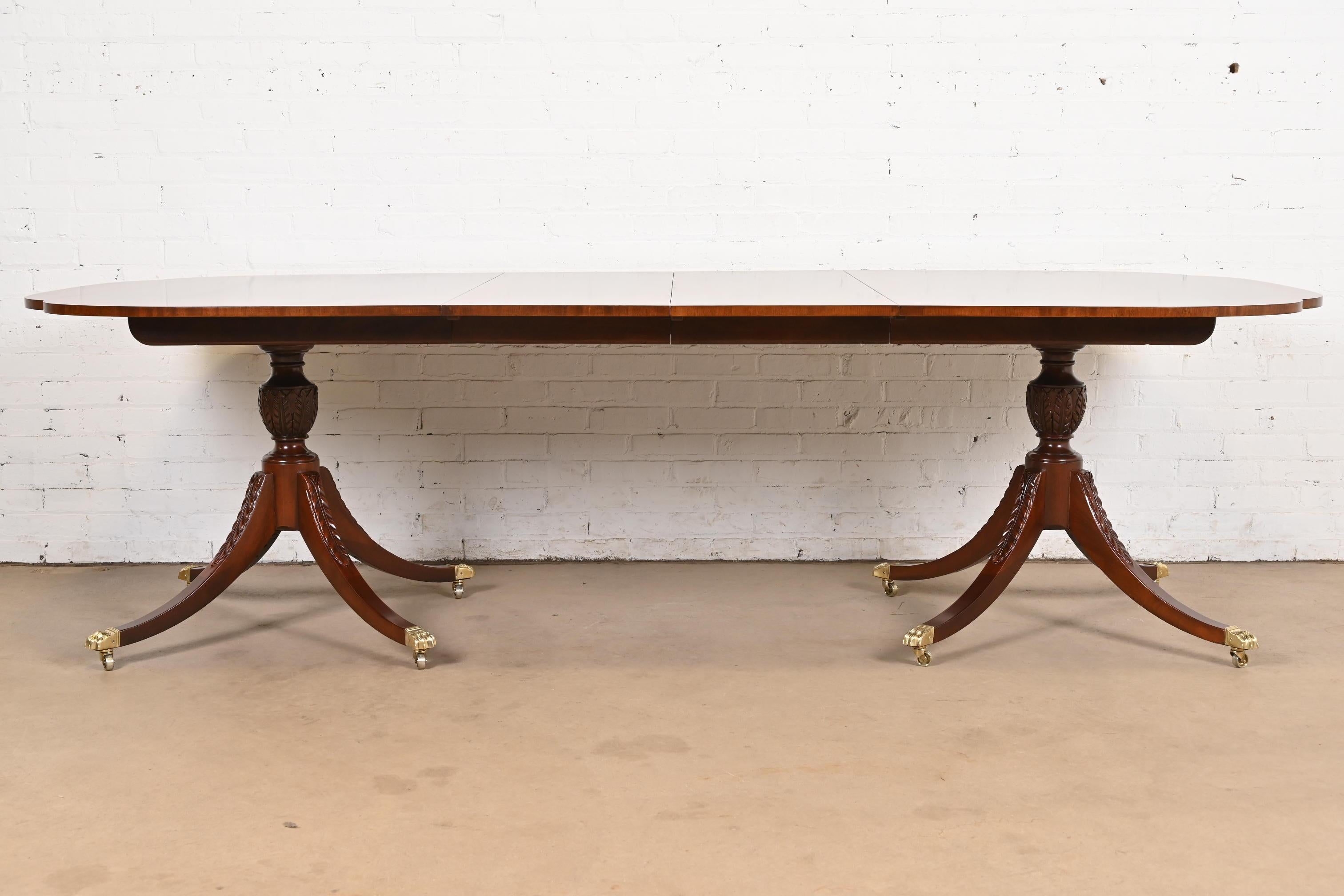 Baker Furniture Historic Charleston Georgian Dining Table, Newly Refinished In Good Condition For Sale In South Bend, IN