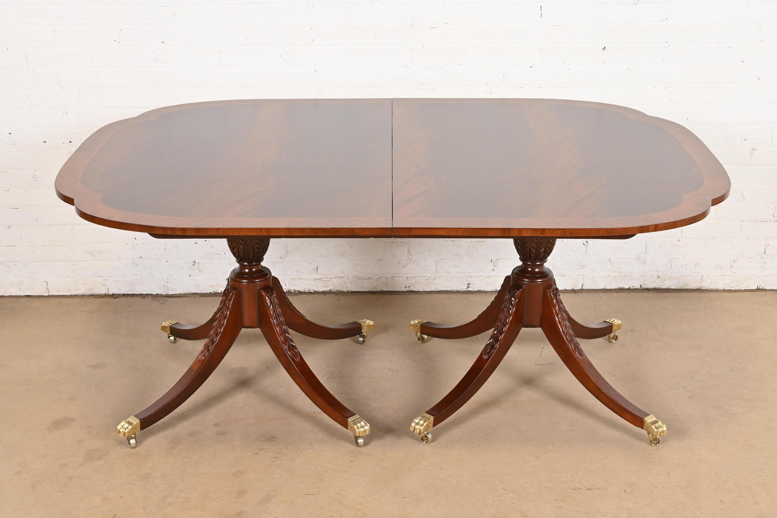 Baker Furniture Historic Charleston Georgian Dining Table, Newly Refinished For Sale 2