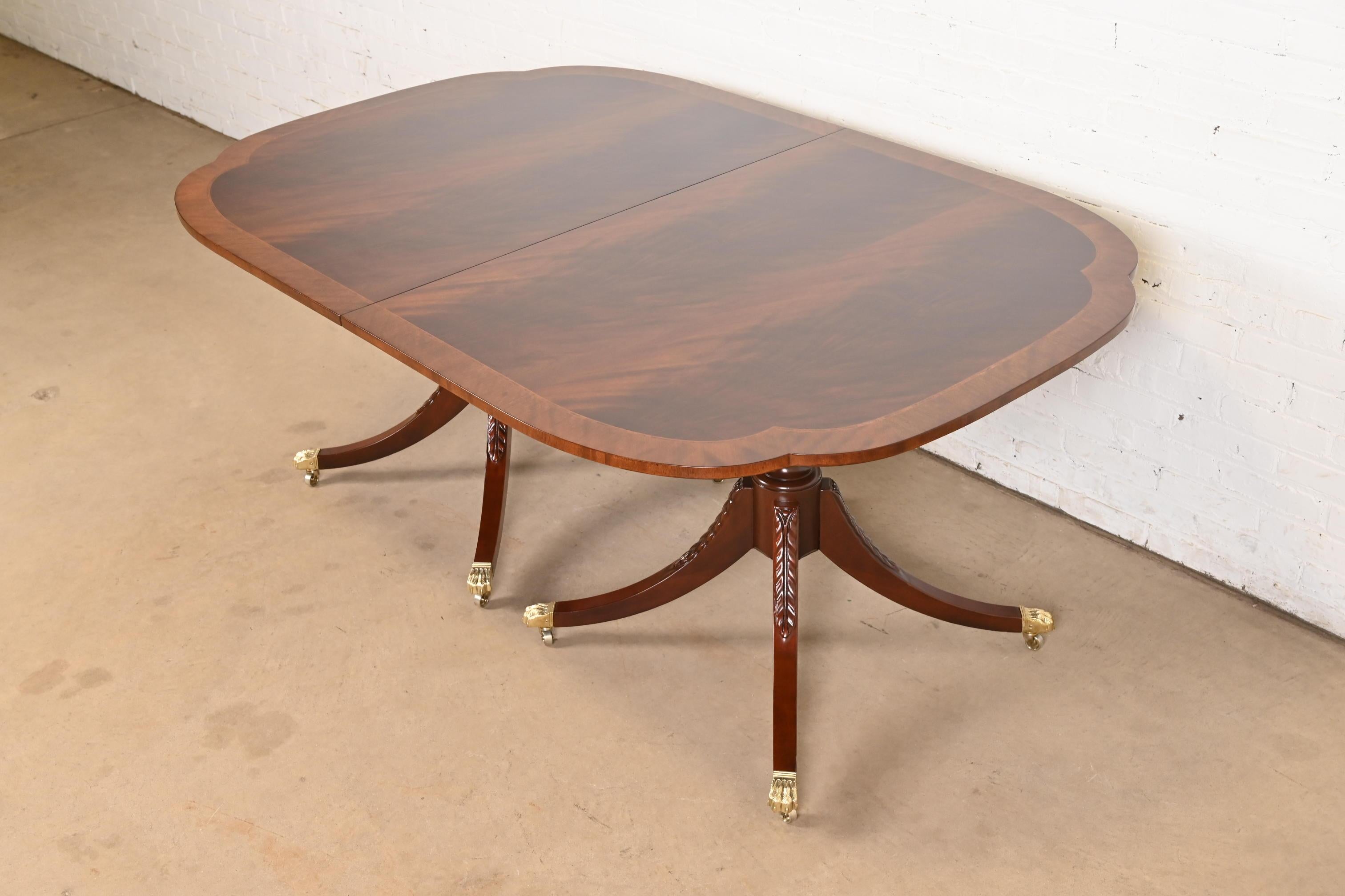 Baker Furniture Historic Charleston Georgian Dining Table, Newly Refinished For Sale 3