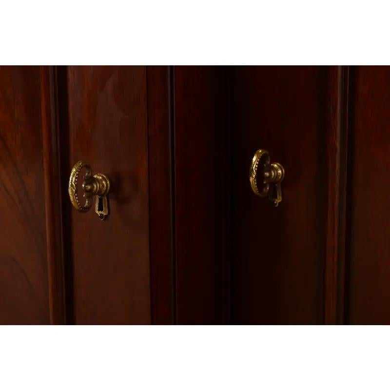 Baker Furniture Historic Charleston Georgian Flame Mahogany Breakfront Sideboard in vendita 3