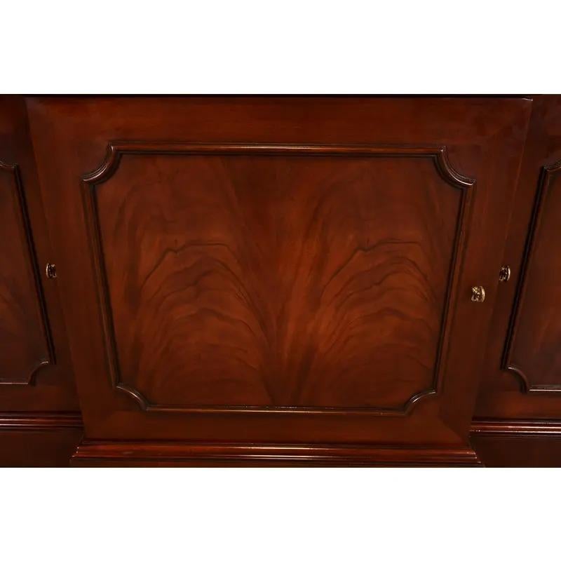 Baker Furniture Historic Charleston Georgian Flame Mahogany Breakfront Sideboard in vendita 5
