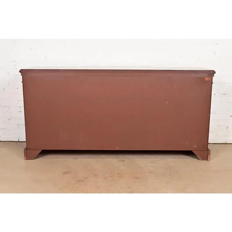 Baker Furniture Historic Charleston Georgian Flame Mahogany Breakfront Sideboard in vendita 7