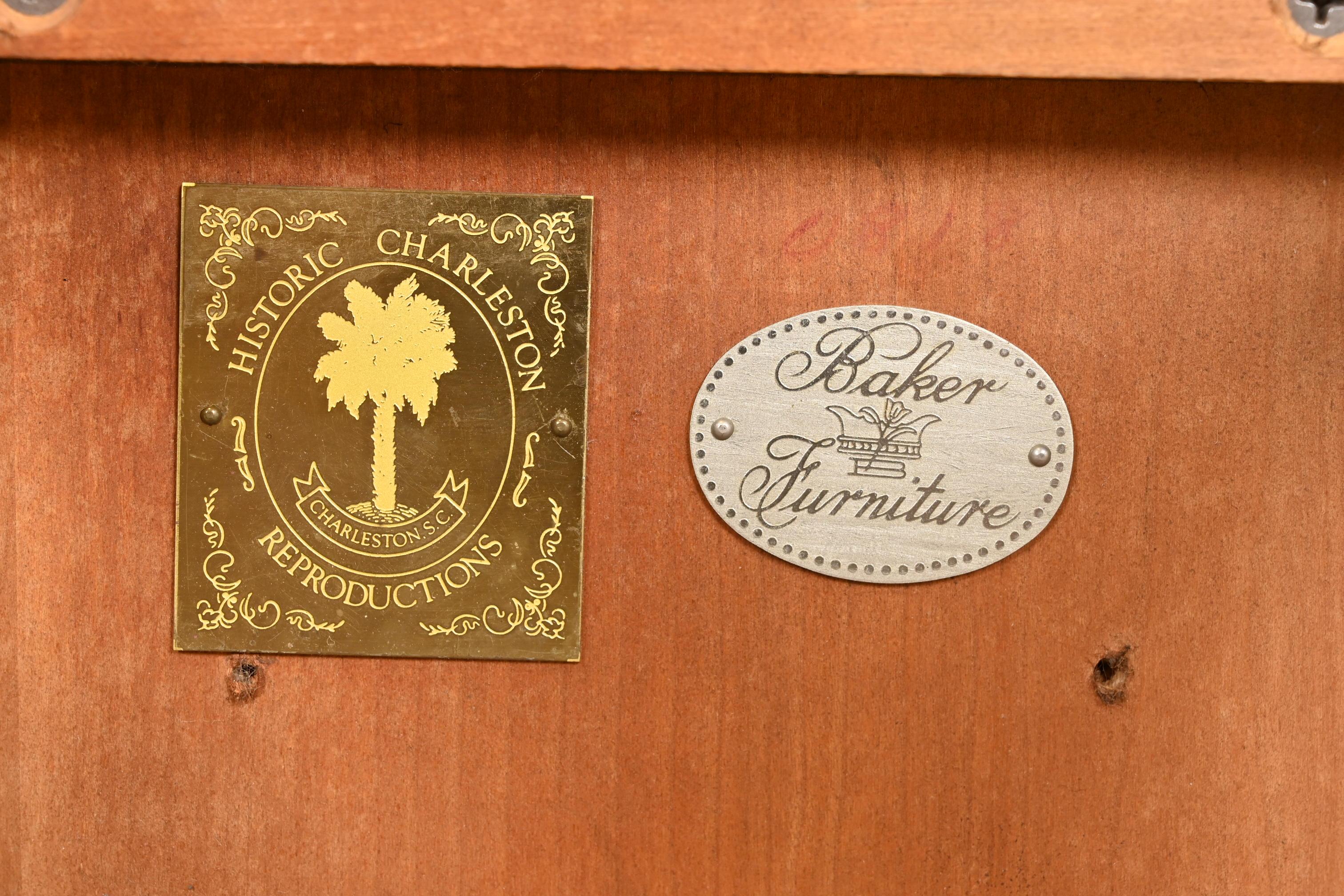 Baker Furniture Mesa de té georgiana histórica de caoba y latón de Charleston 2