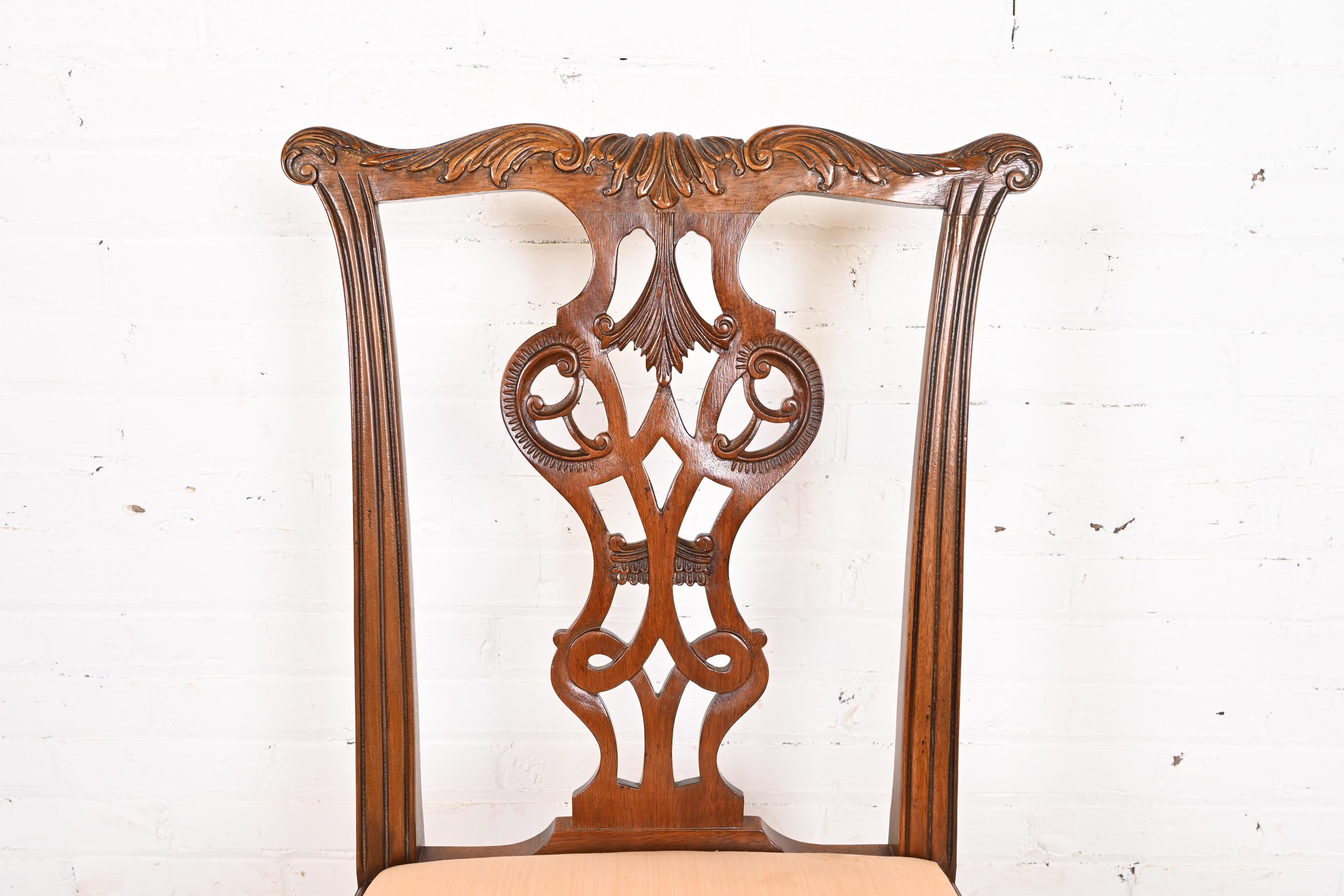 Baker Furniture Sedie da pranzo in mogano georgiano di Charleston, set di 4 pezzi in vendita 3