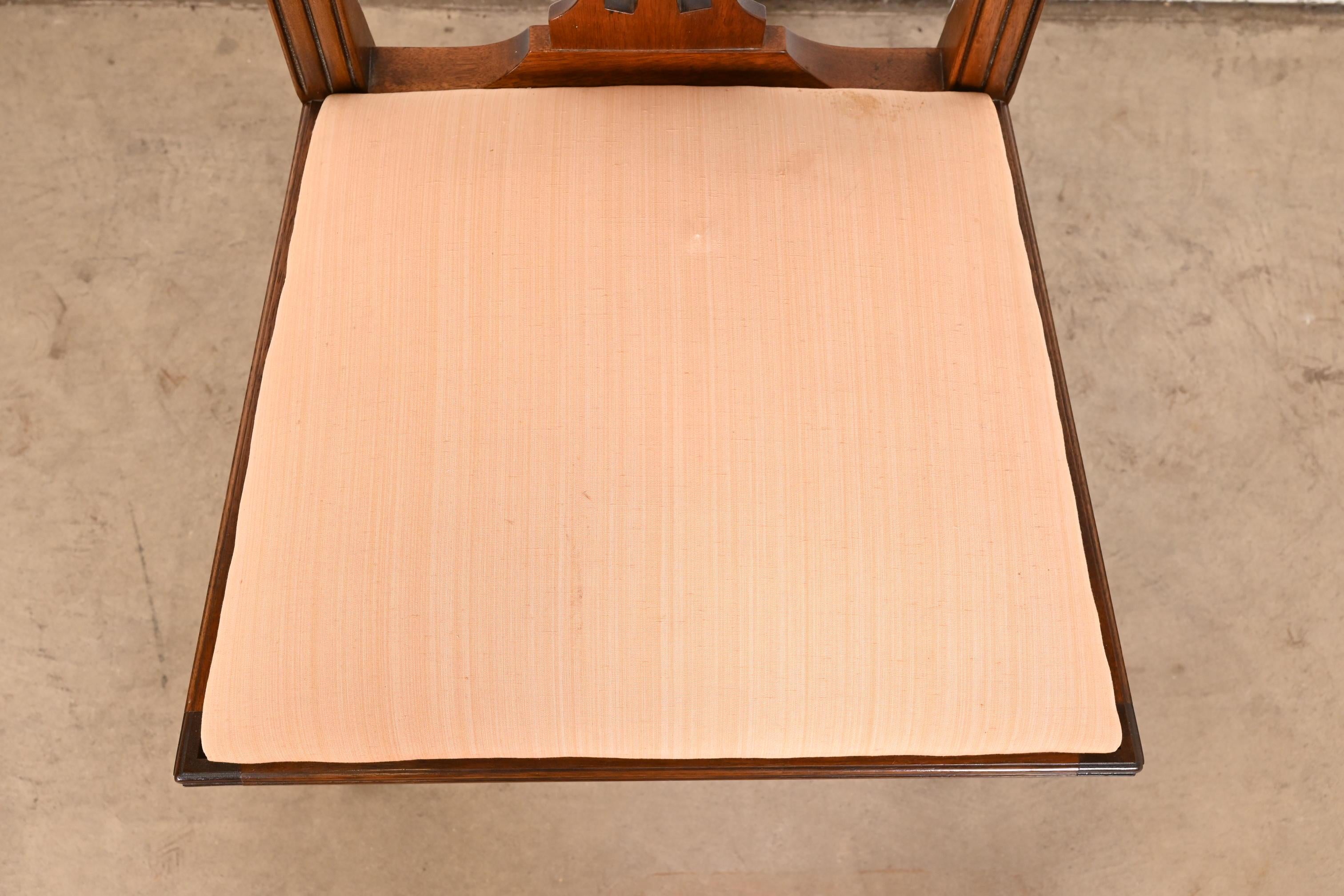 Baker Furniture Sedie da pranzo in mogano georgiano di Charleston, set di 4 pezzi in vendita 4