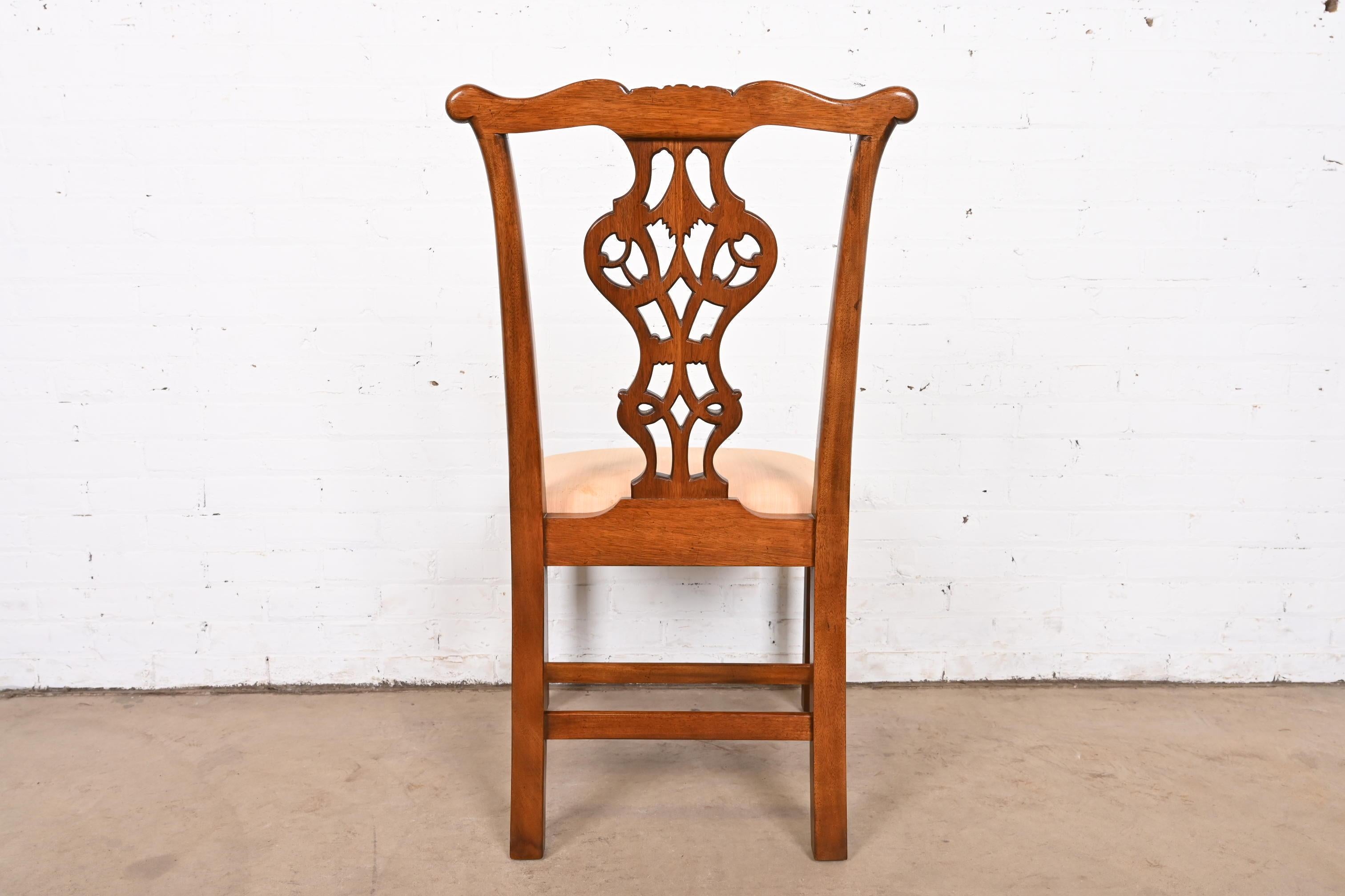 Baker Furniture Sedie da pranzo in mogano georgiano di Charleston, set di 4 pezzi in vendita 5