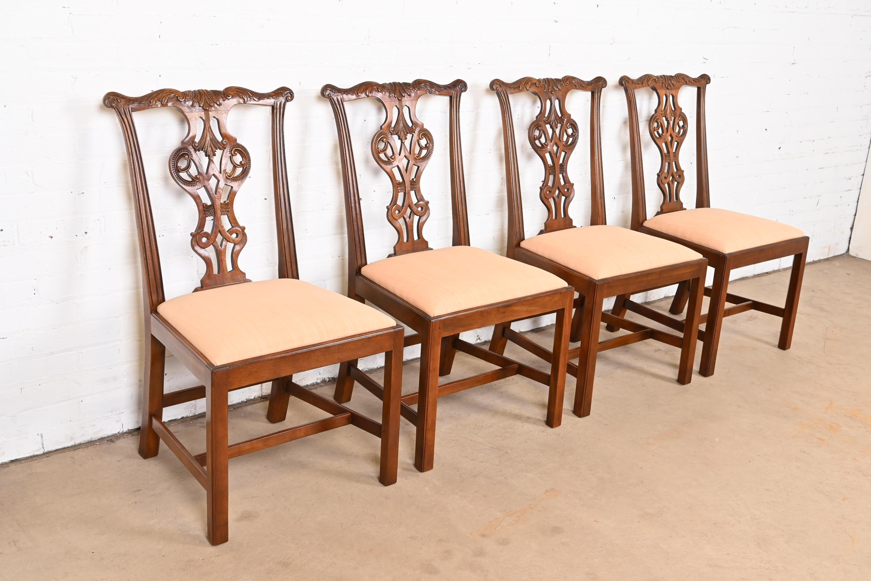 Fine XX secolo Baker Furniture Sedie da pranzo in mogano georgiano di Charleston, set di 4 pezzi in vendita