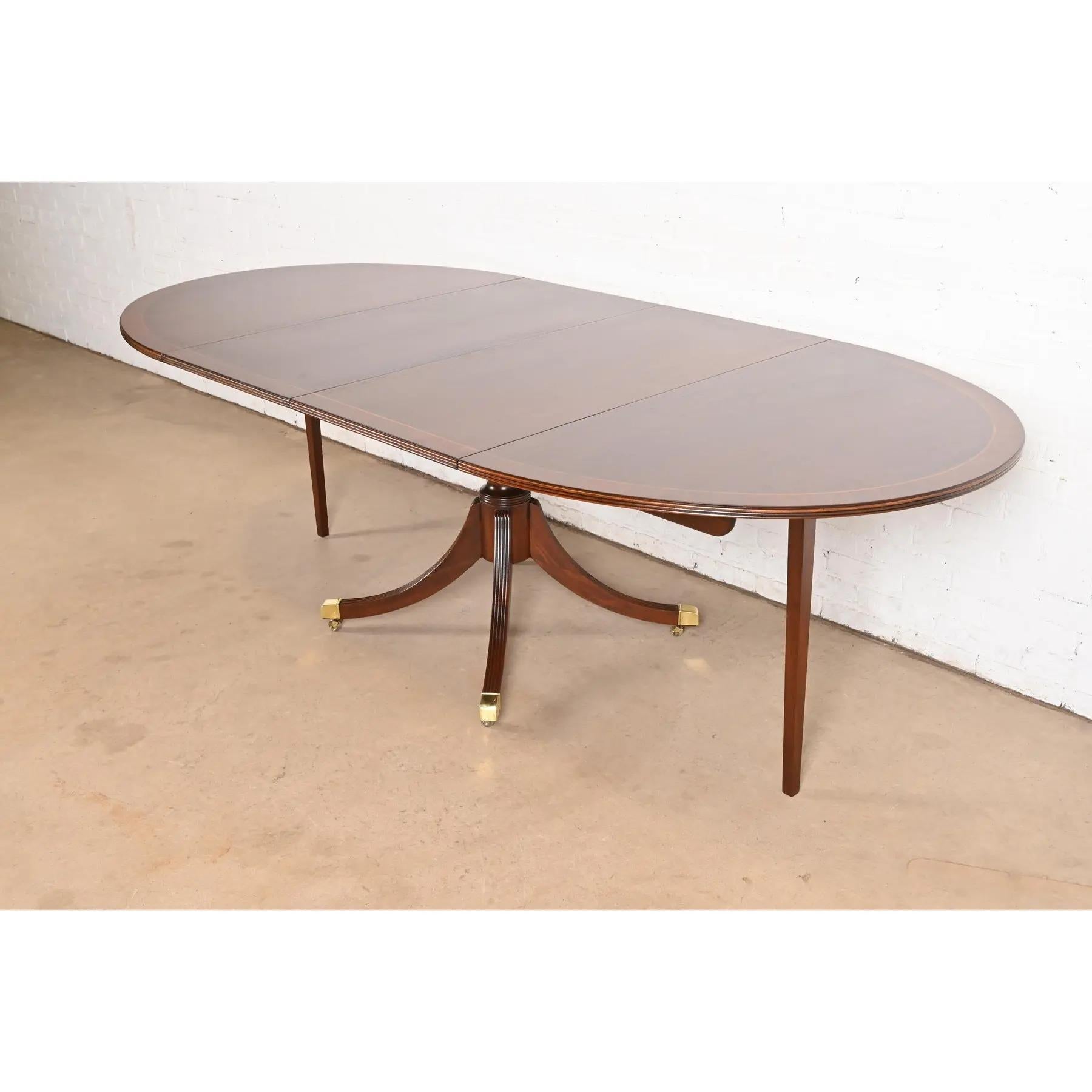 Baker Furniture Historic Charleston Georgian Mahogany Dining Table, Refinished For Sale 4