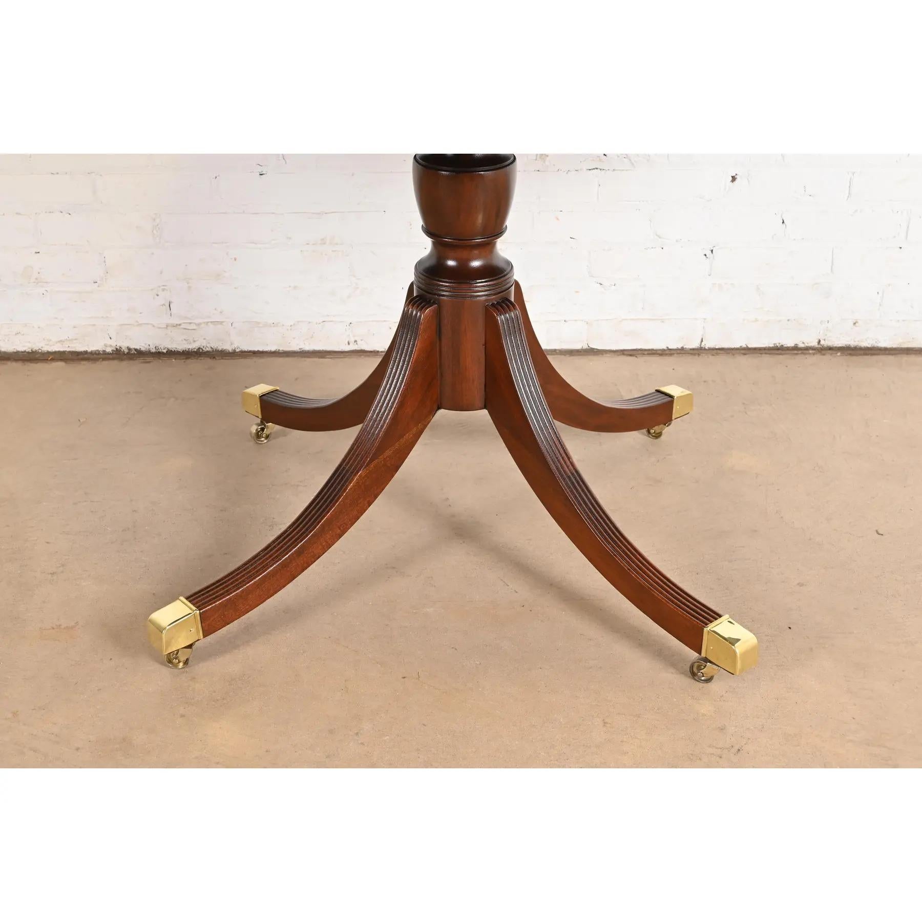 Baker Furniture Historic Charleston Georgian Mahogany Dining Table, Refinished For Sale 7