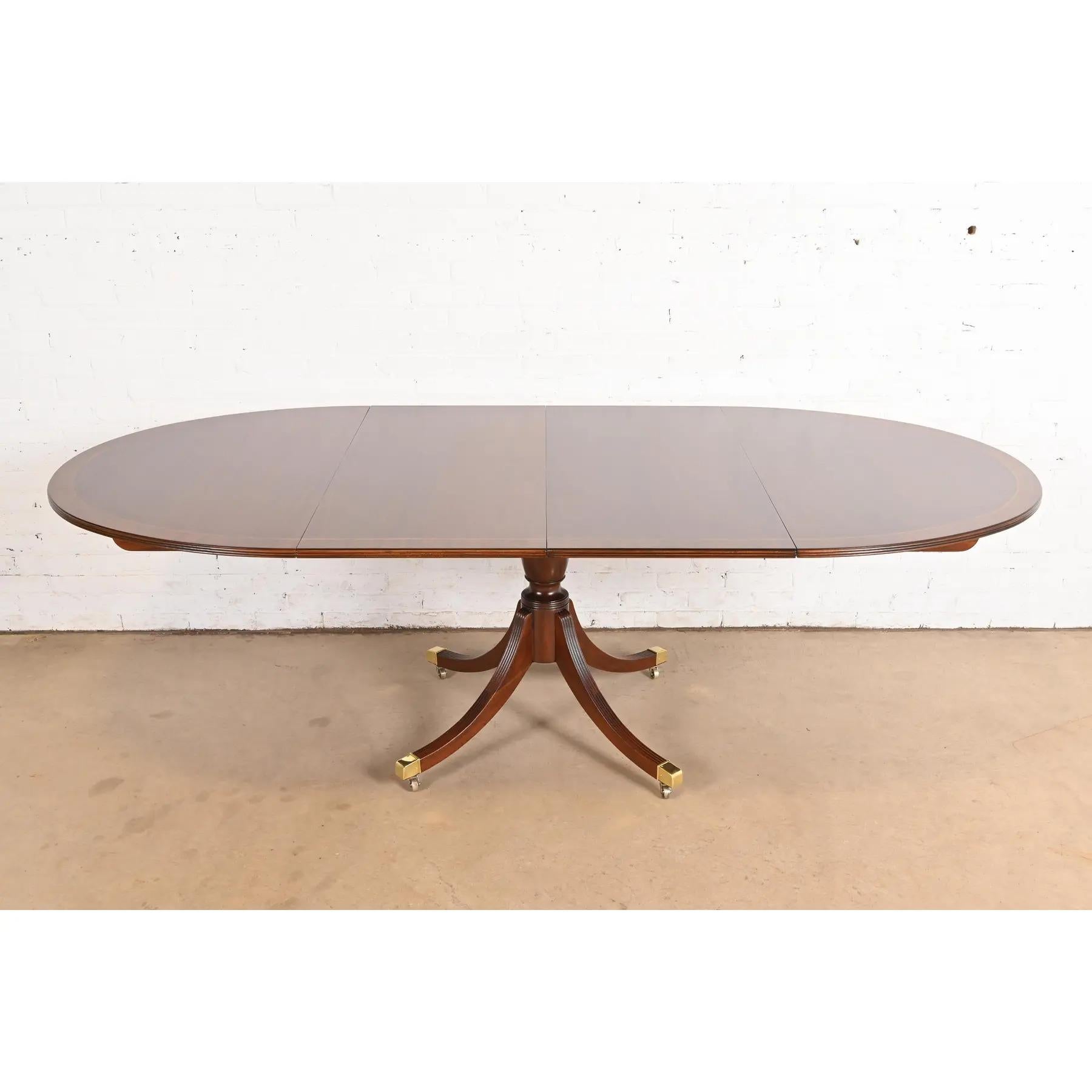 An exceptional Georgian or Regency style pedestal extension dining table

By Baker Furniture, 