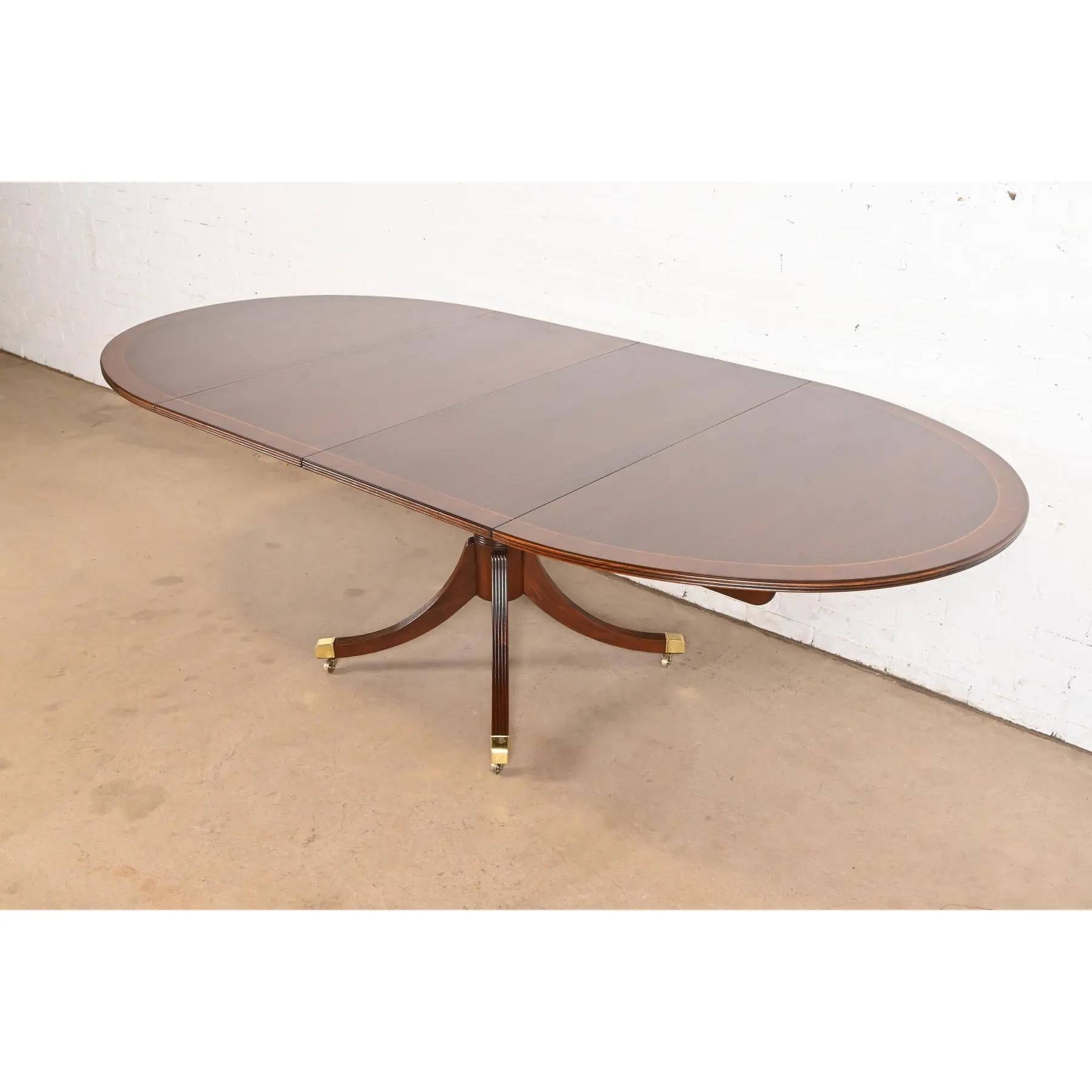Baker Furniture Historic Charleston Georgian Mahogany Dining Table, Refinished In Good Condition For Sale In South Bend, IN