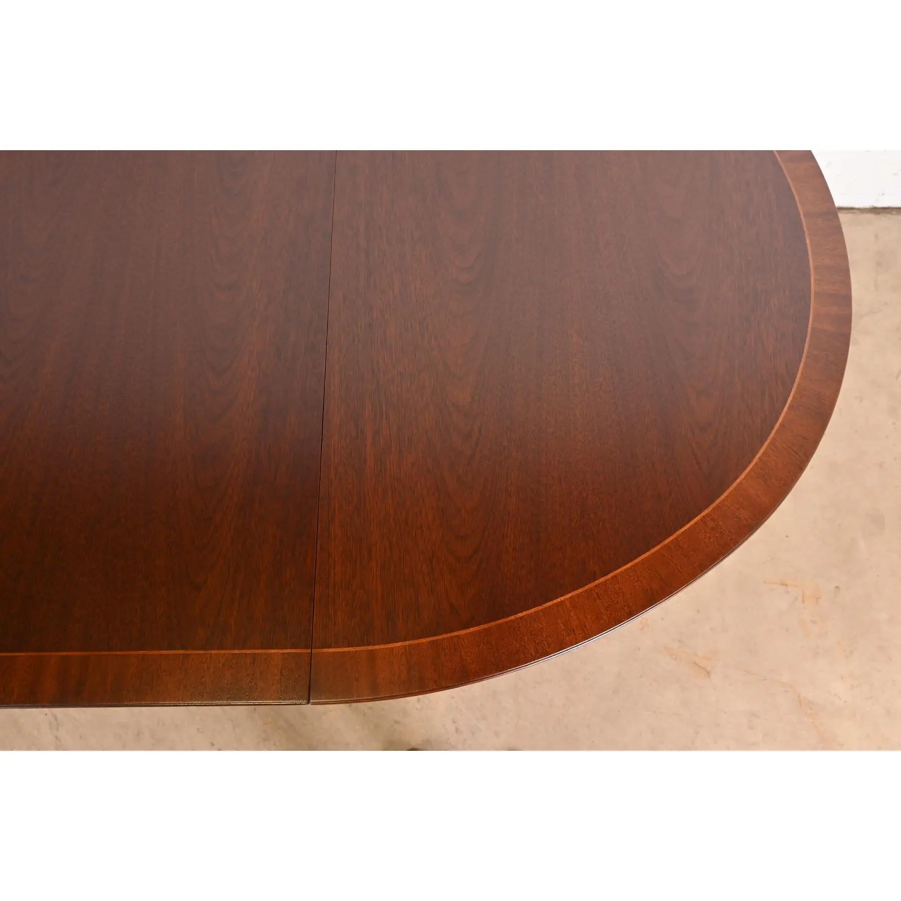 Baker Furniture Historic Charleston Georgian Mahogany Dining Table, Refinished For Sale 1