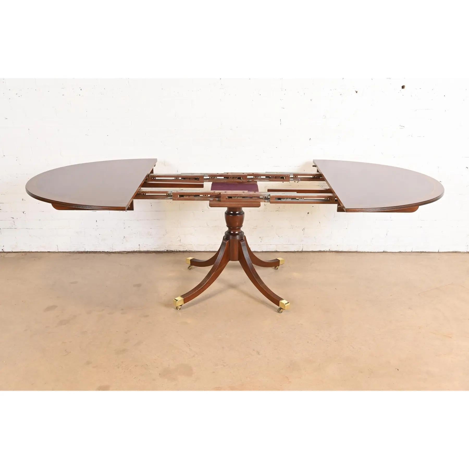 Baker Furniture Historic Charleston Georgian Mahogany Dining Table, Refinished For Sale 2