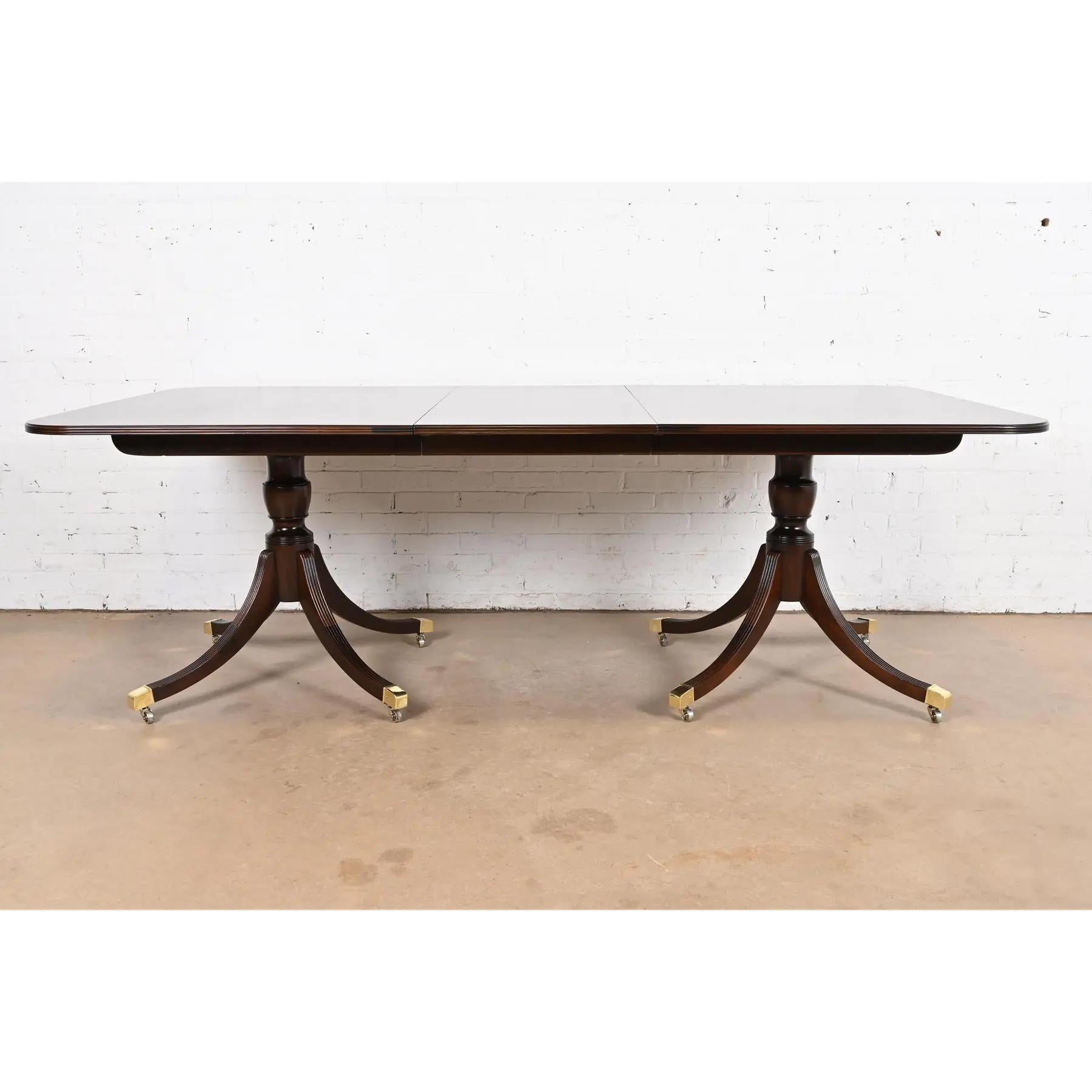 Georgien Table de salle à manger historique Charleston en acajou géorgien de Baker Furniture en vente