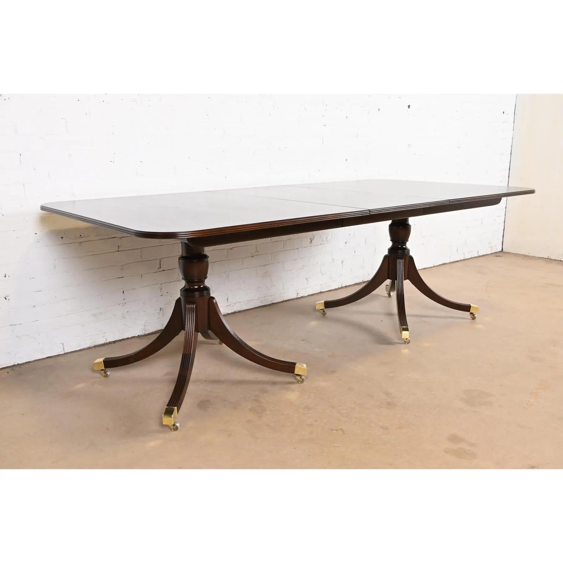 Table de salle à manger historique Charleston en acajou géorgien de Baker Furniture Bon état - En vente à South Bend, IN