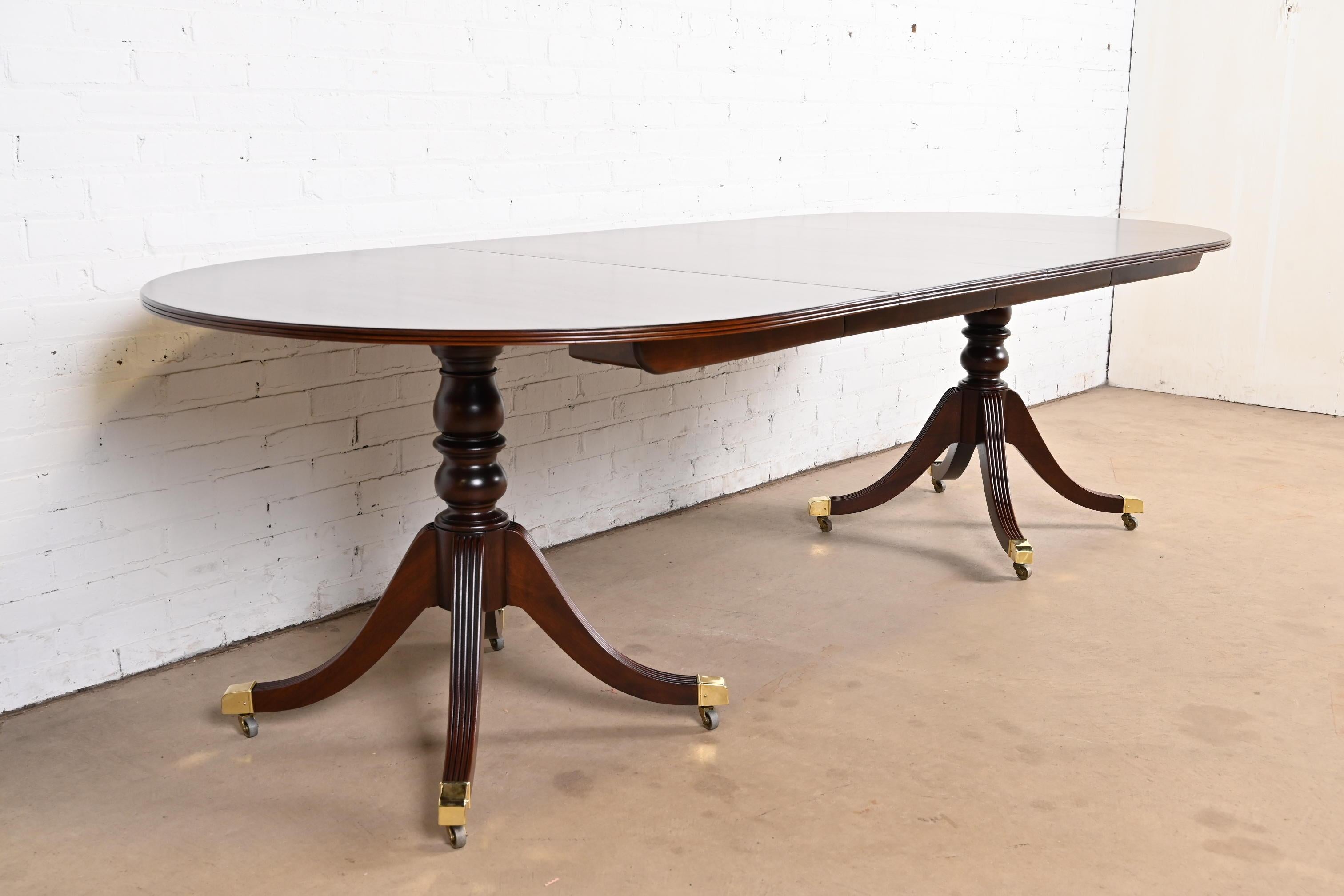 Baker Furniture Historic Charleston Georgian Mahogany Double Pedestal Table In Good Condition In South Bend, IN