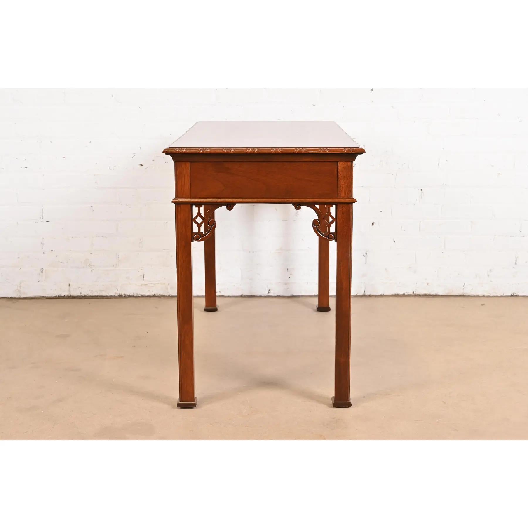 Baker Möbel Historisches Charleston Georgianisch  Schreibtisch, neu lackiert im Angebot 5