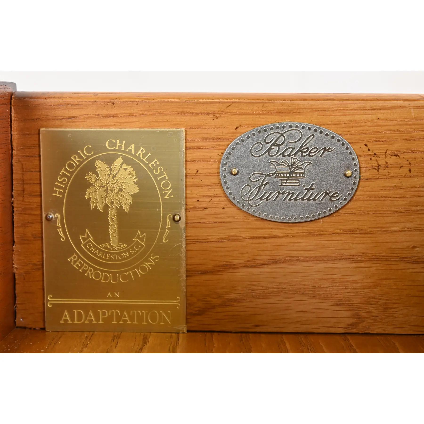 Baker Möbel Historisches Charleston Georgianisch  Schreibtisch, neu lackiert im Angebot 2