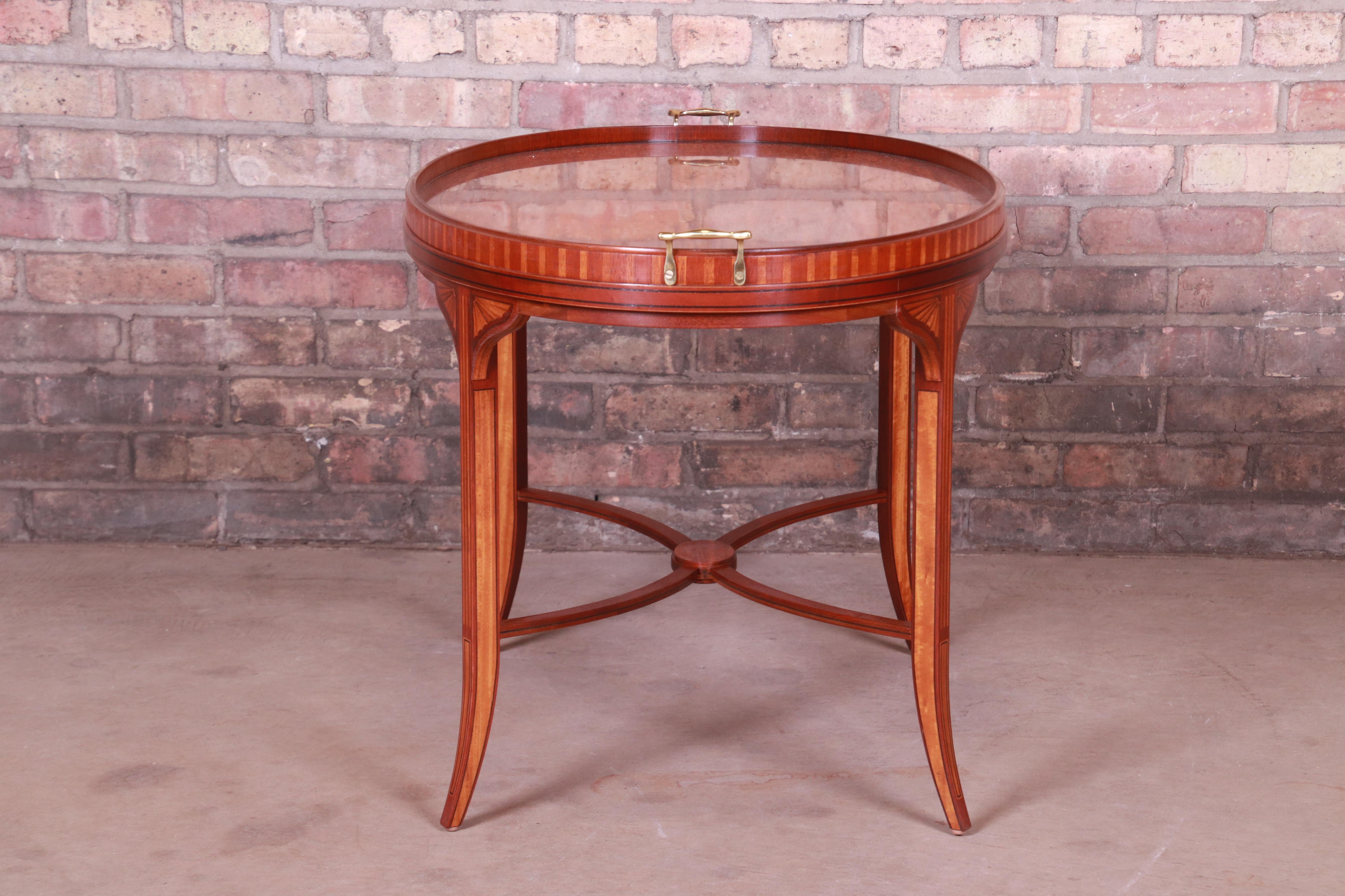 Baker Furniture Table basse historique Charleston en acajou incrusté et bois de citronnier en vente 4