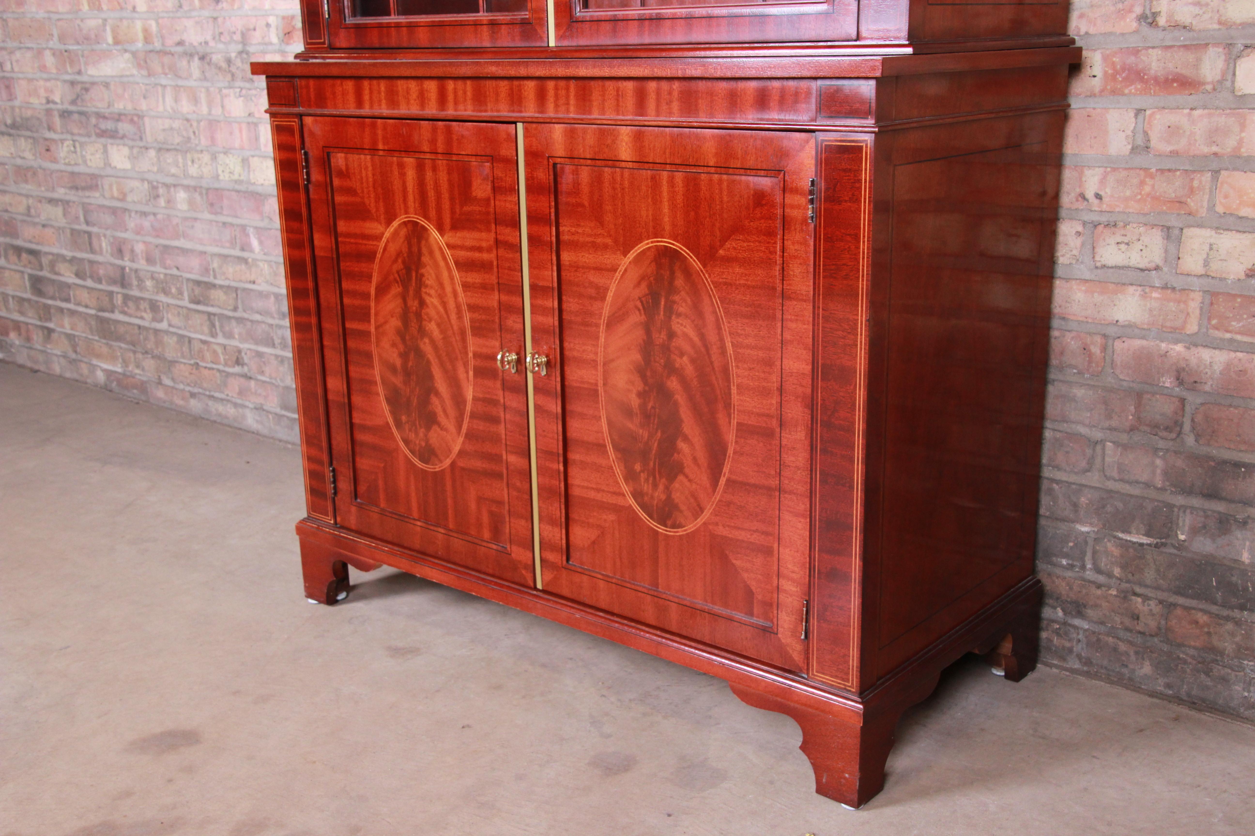Baker Furniture Historic Charleston Inlaid Mahogany Arched Top Bookcase Cabinet In Good Condition In South Bend, IN