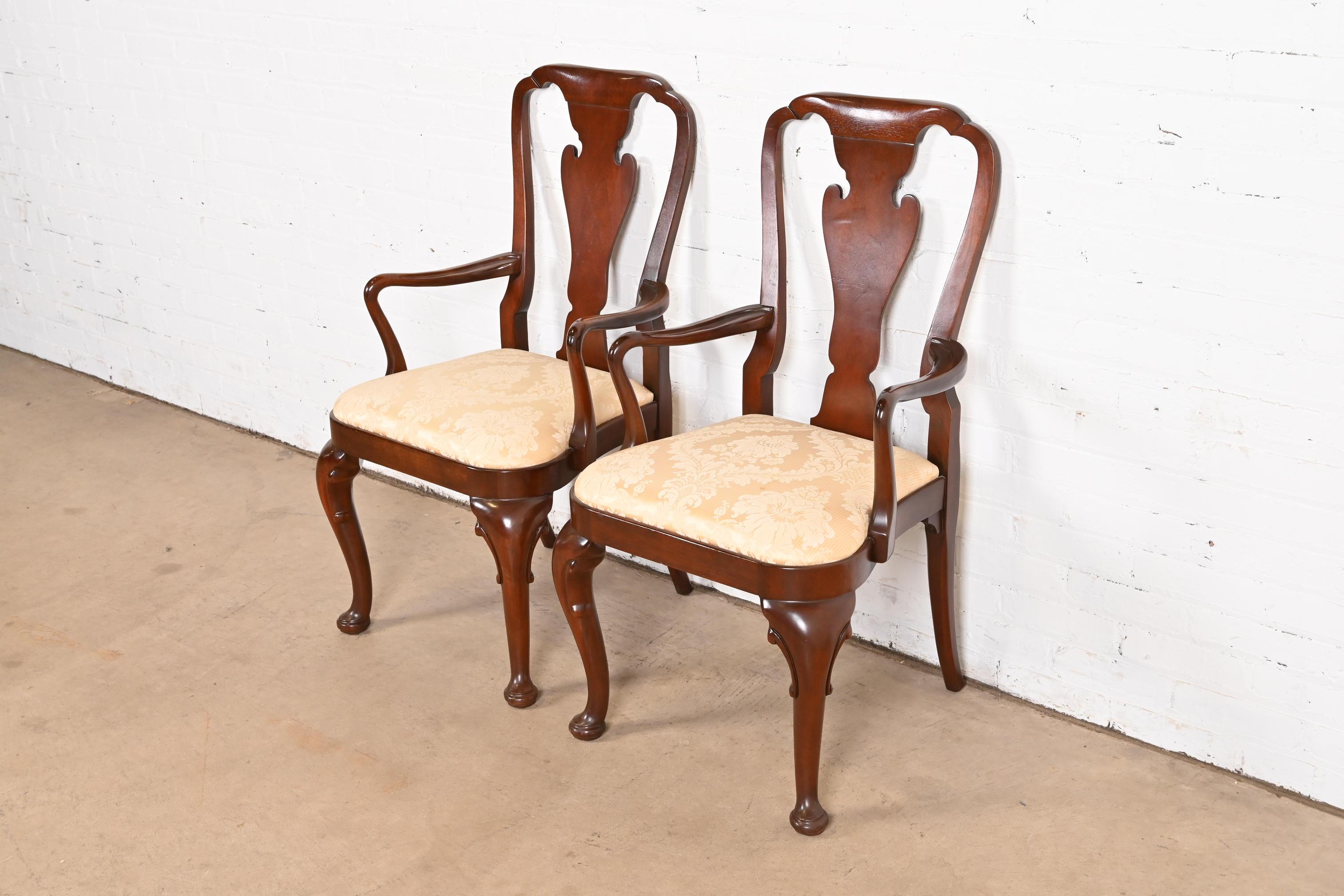 American Baker Furniture Historic Charleston Queen Anne Carved Mahogany Dining Armchairs For Sale