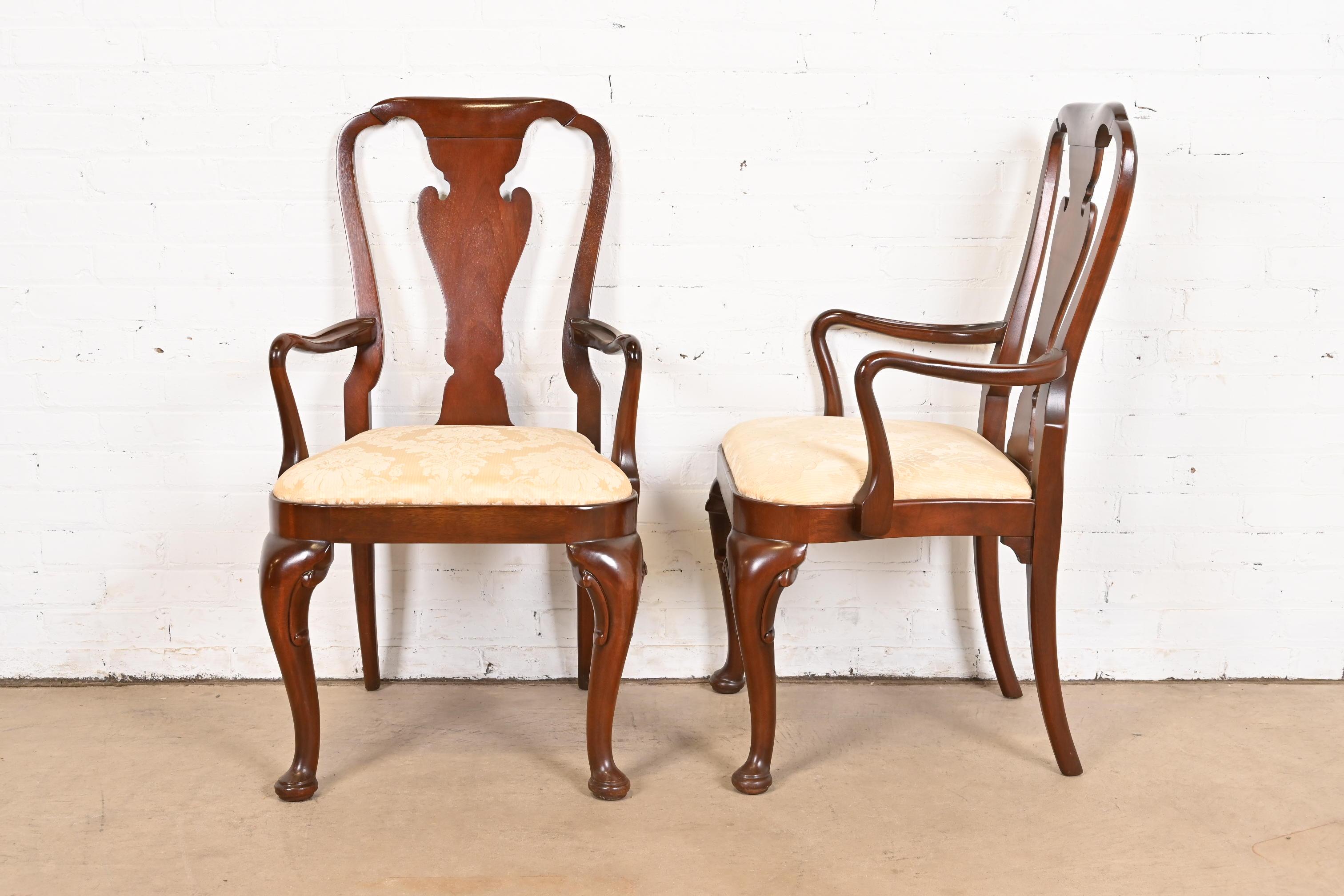 Late 20th Century Baker Furniture Historic Charleston Queen Anne Carved Mahogany Dining Armchairs For Sale