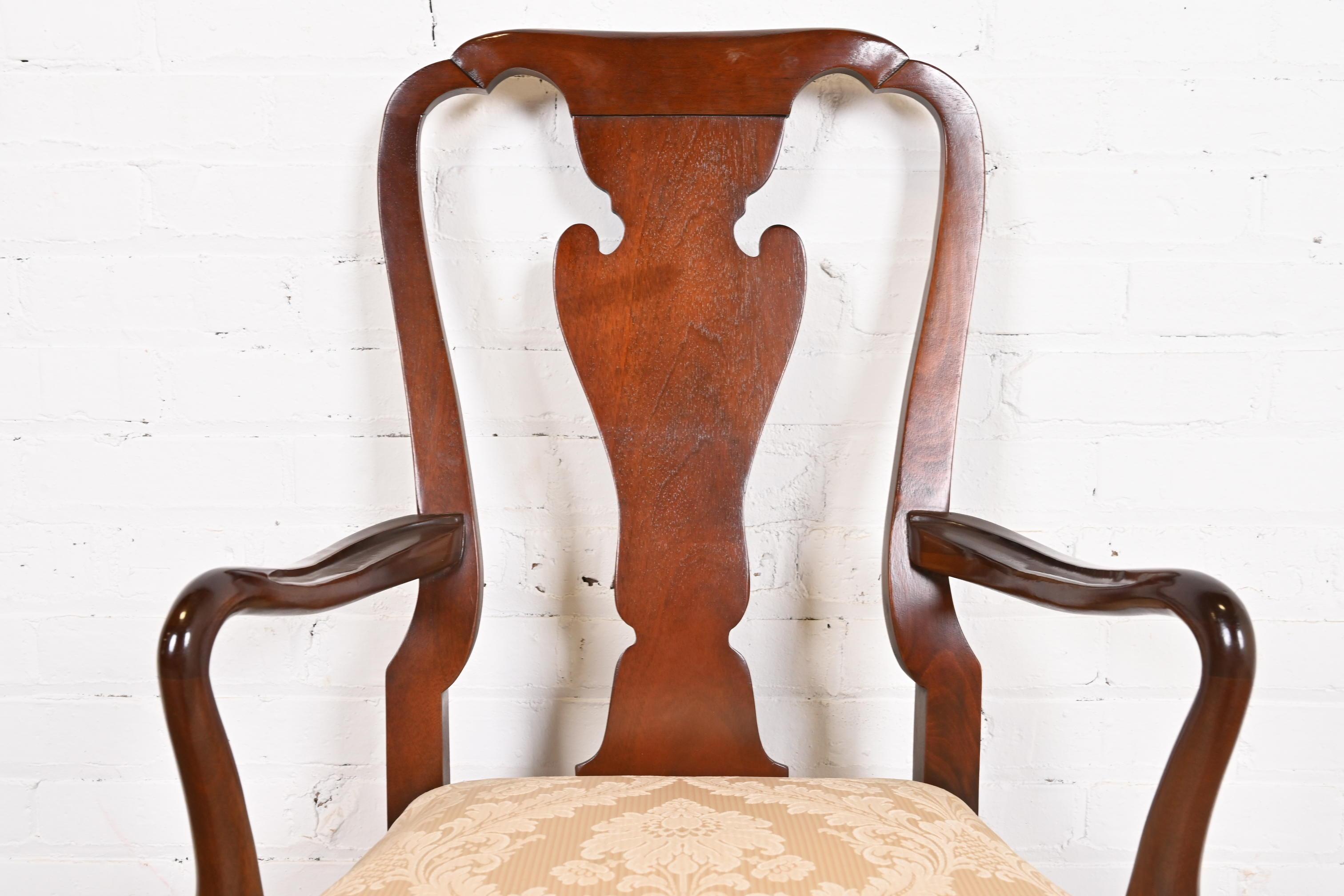 Baker Furniture Historic Charleston Queen Anne Carved Mahogany Dining Armchairs For Sale 2