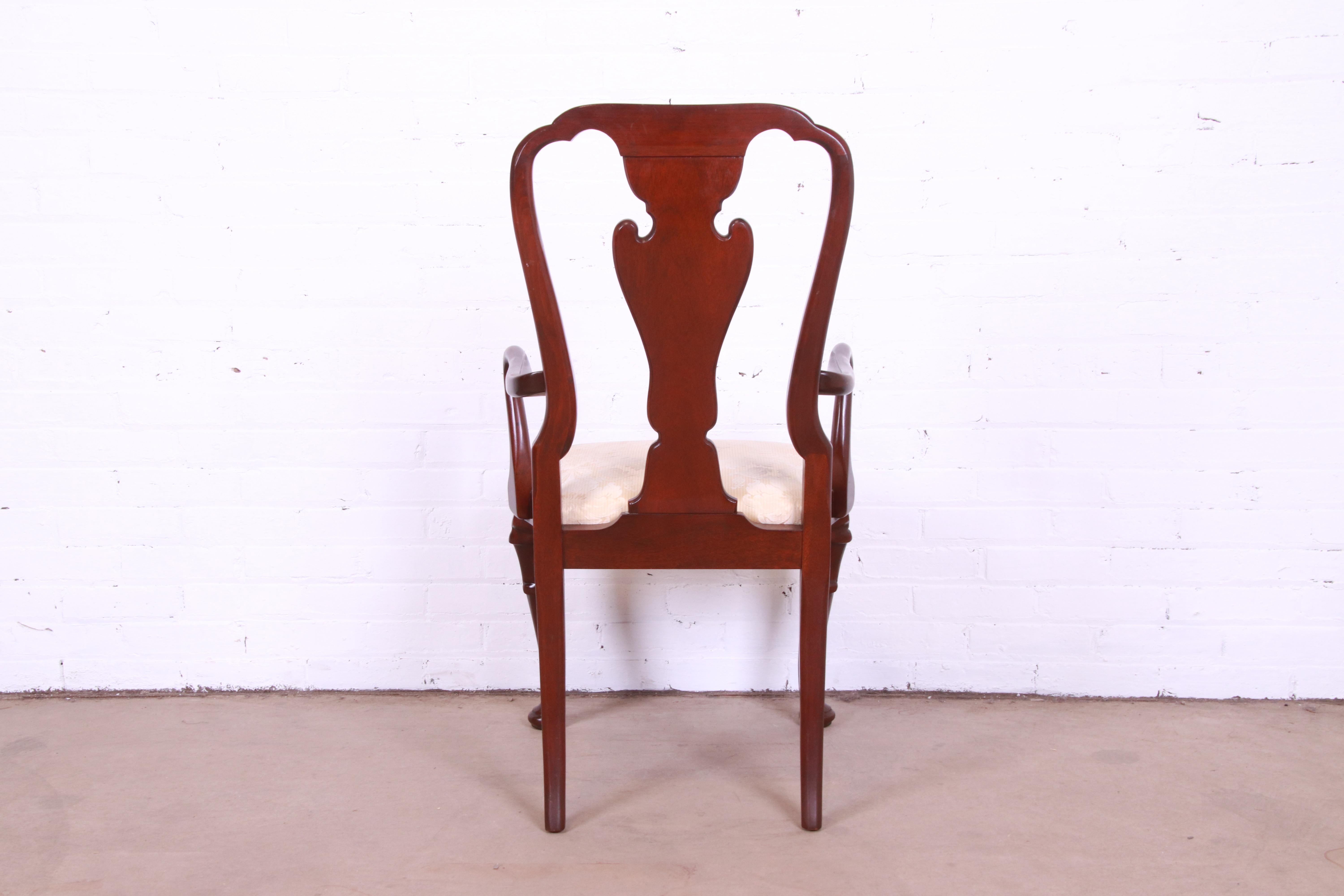 Chaises de salle à manger historiques Charleston Queen Anne en acajou sculpté de Baker Furniture en vente 10