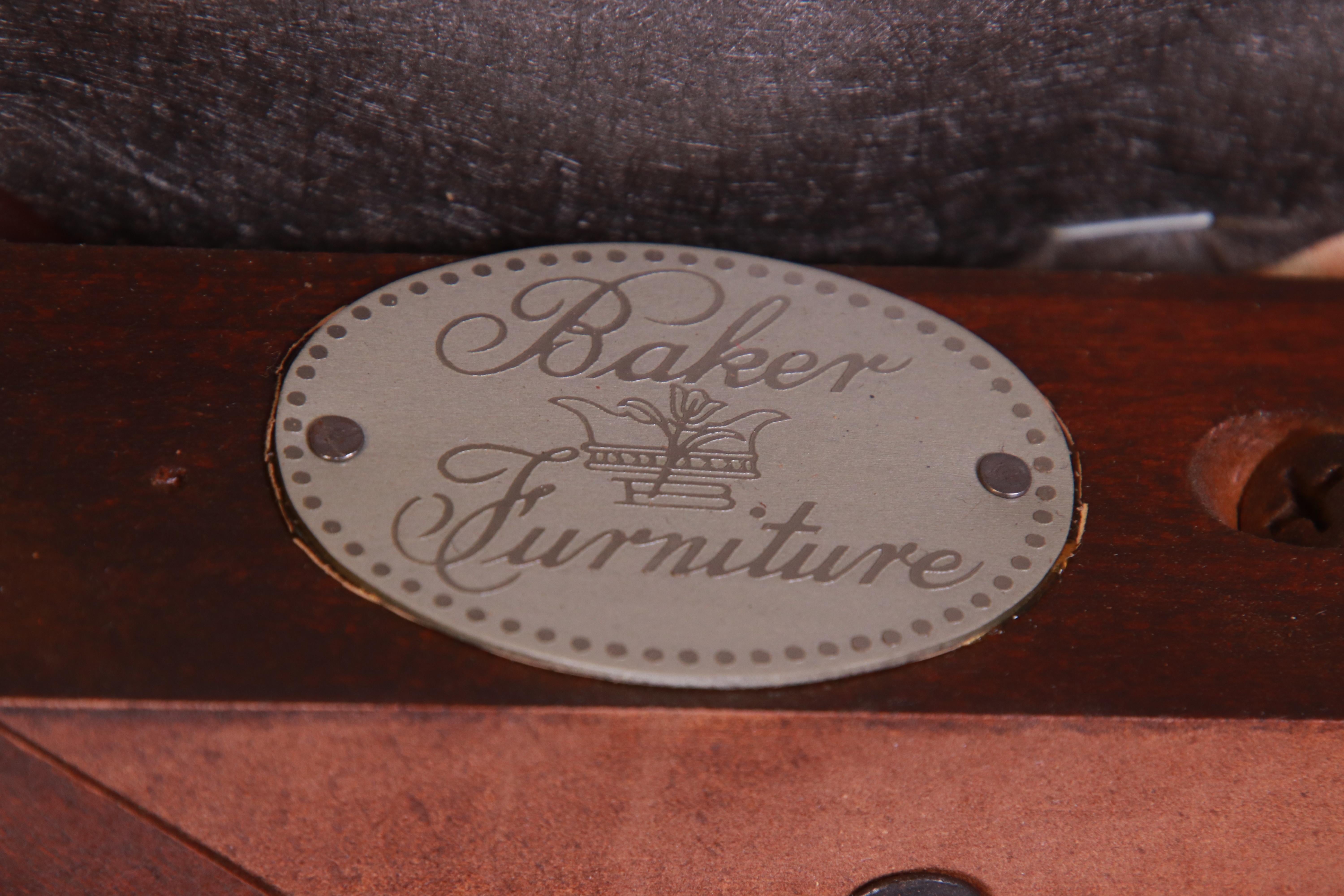 Chaises de salle à manger historiques Charleston Queen Anne en acajou sculpté de Baker Furniture en vente 13