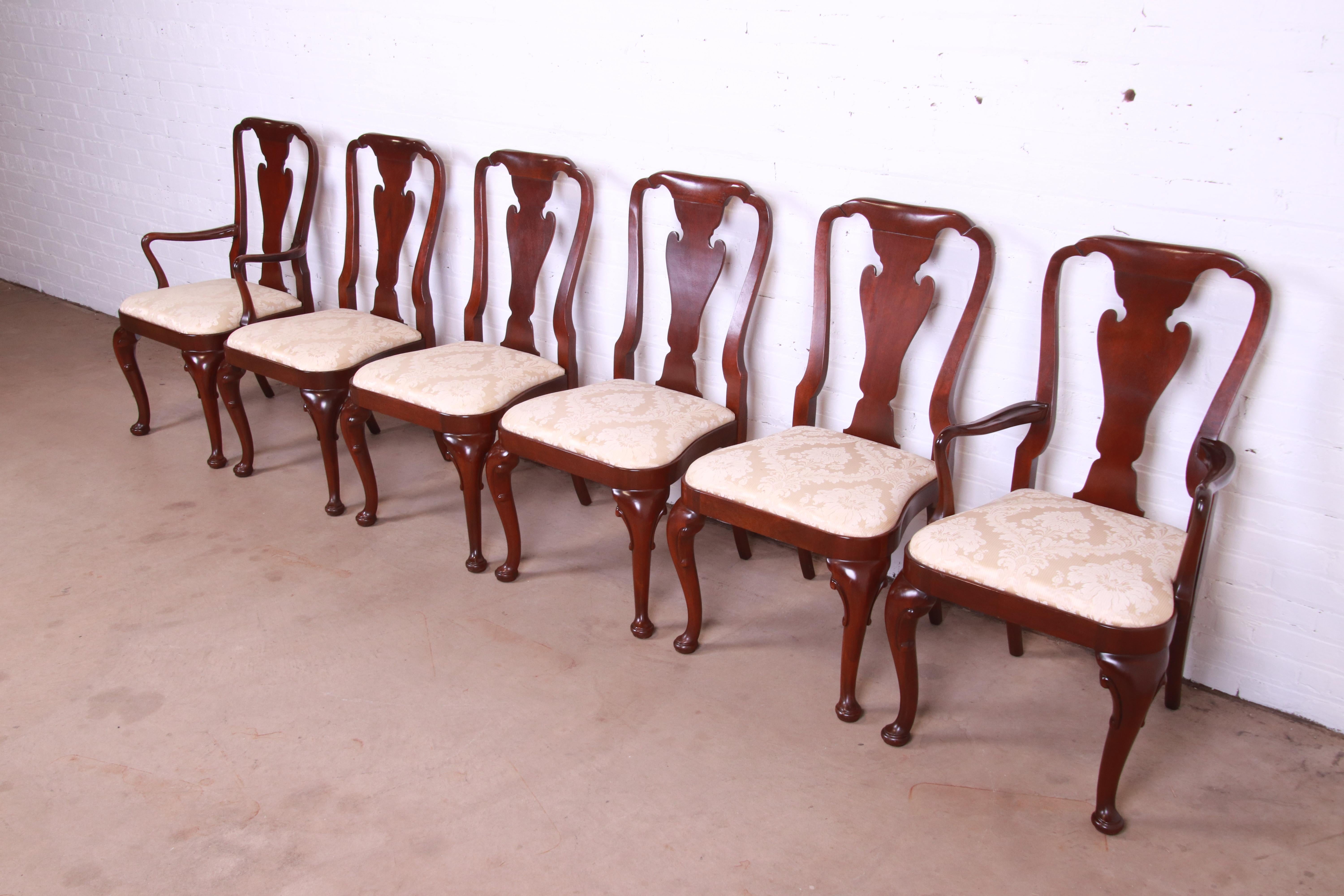 Baker Furniture Historic Charleston Queen Anne Carved Mahogany Dining Chairs In Good Condition For Sale In South Bend, IN
