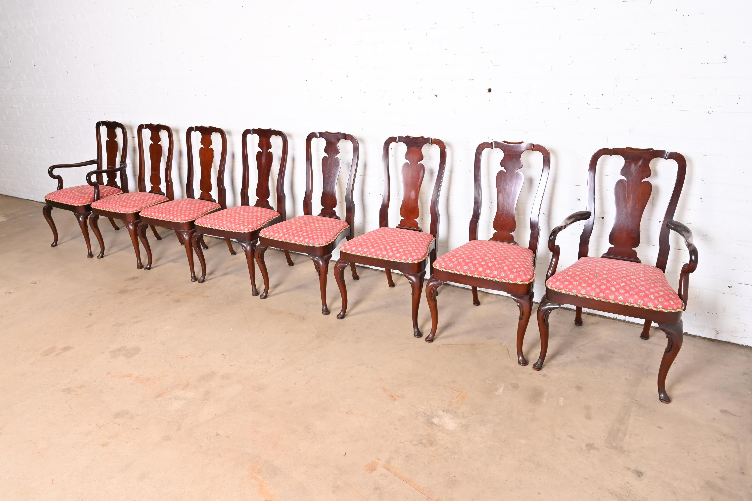 Baker Furniture Historic Charleston Queen Anne Carved Mahogany Dining Chairs In Good Condition In South Bend, IN